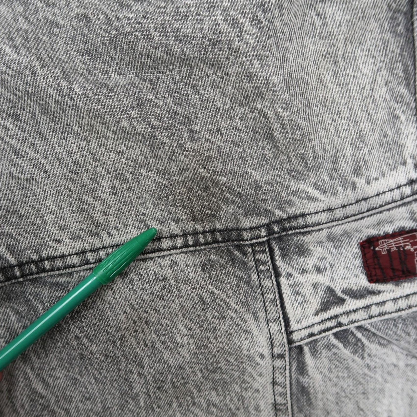 Lee VTG 80s Lee Air Gear Denim Shorts Gray Size 26 Acid Wash Pockets 5-Pocket Preppy Vintage Unisex Adults Mens Womens Size US 26 / EU 42 - 3 Thumbnail