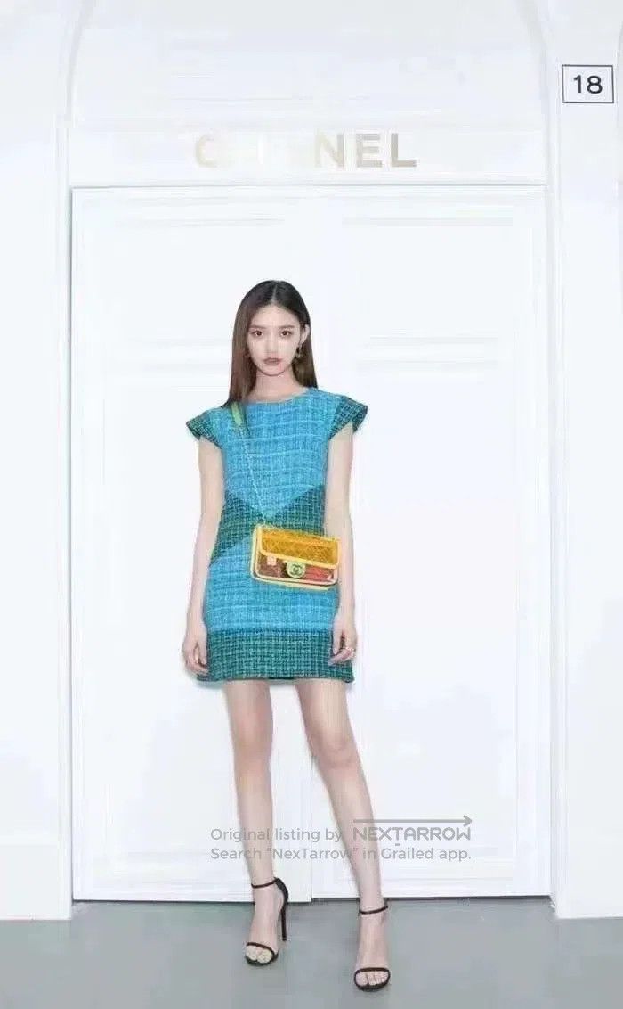 Chanel Waterfall show blue and green mixed colour woven sl
