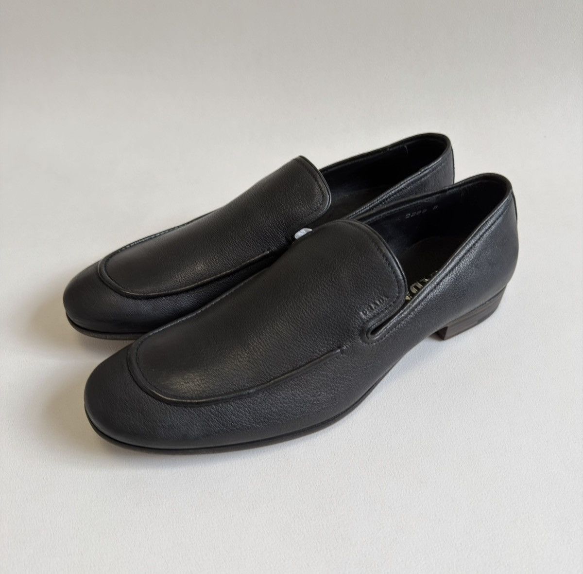 Prada Mid 2000s Black Leather Loafers Size US 9 / EU 42 - 8 Thumbnail