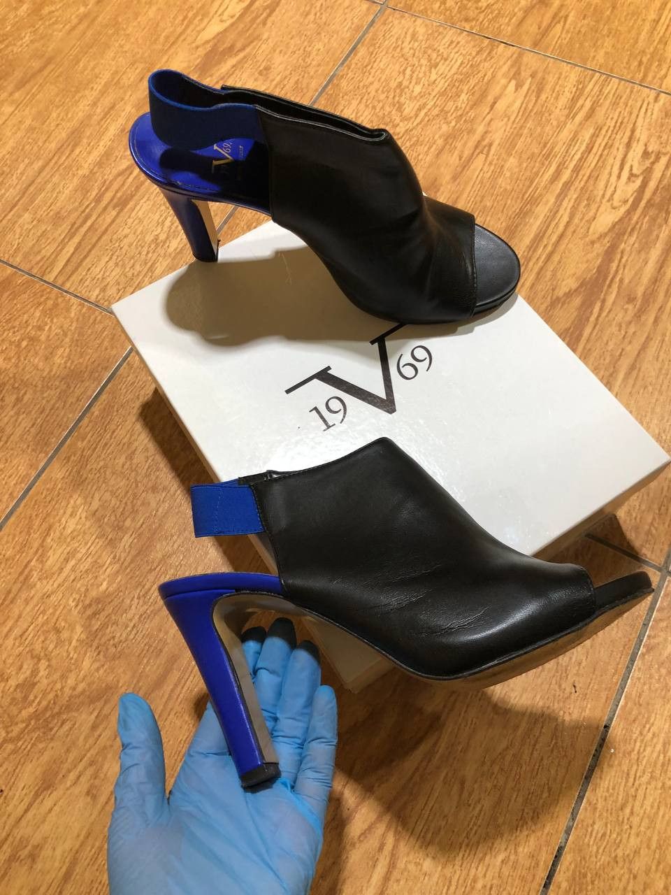 Versace Versace OPEN TOE ANKLE STRAP LEATHER SANDALS HEELS Size US 10 / IT 40 - 5 Thumbnail