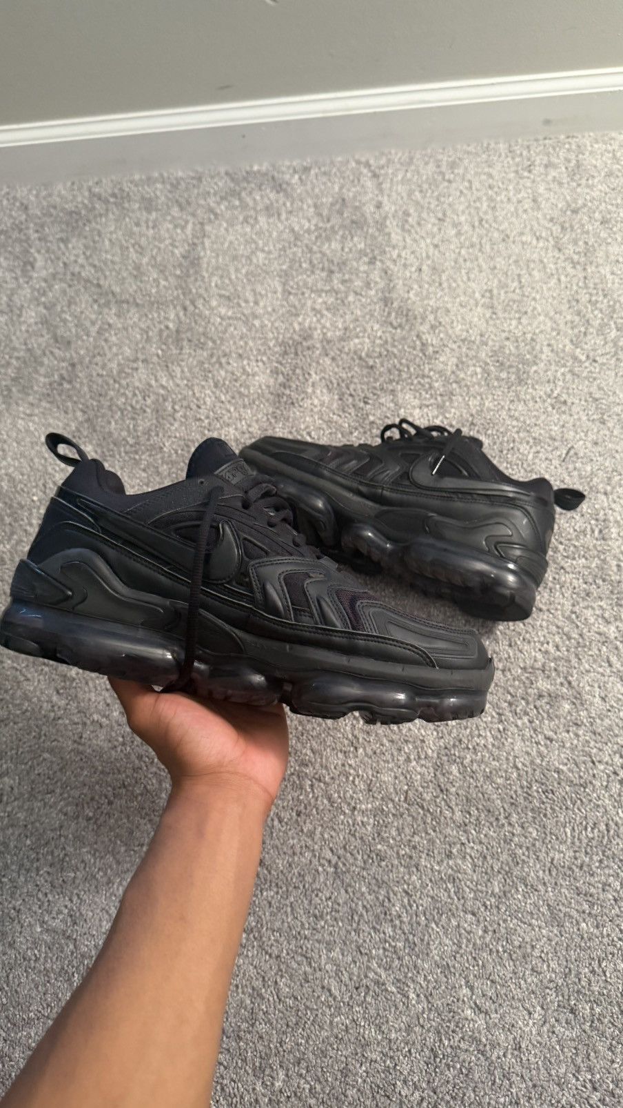 Nike Nike Air Max 720 Triple Black Size US 10.5 / EU 43-44 - 1 Thumbnail