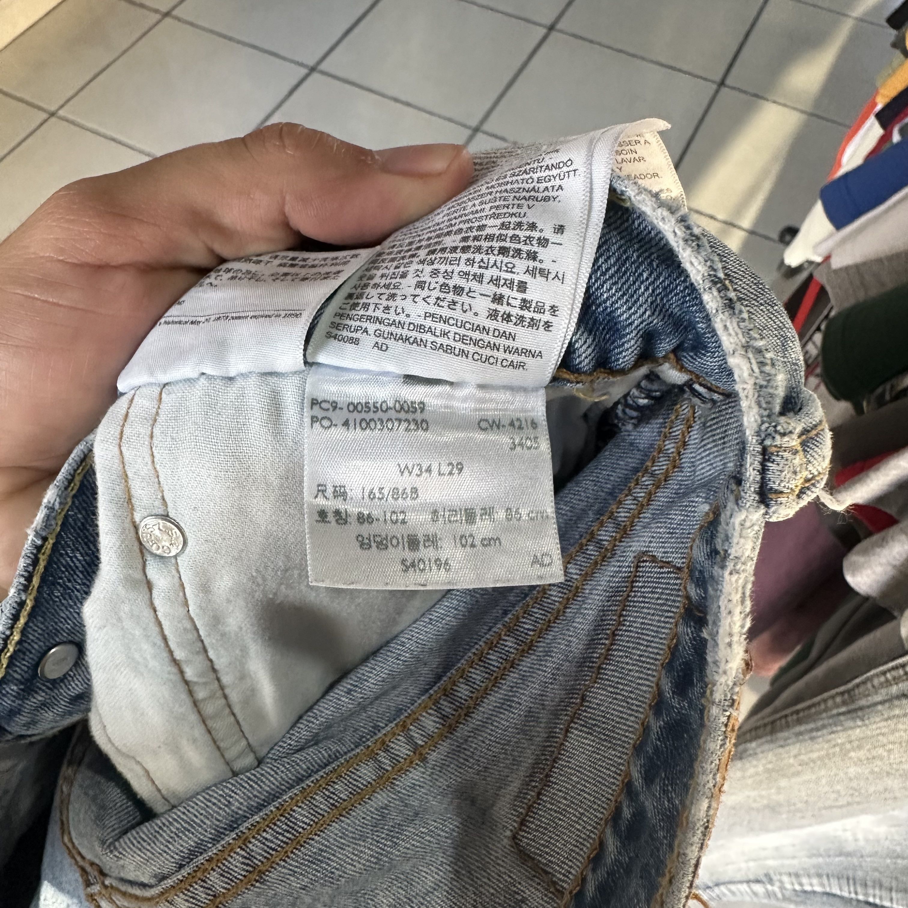 Levi's Vintage Levis 550 Jeans Mens 34x29 Blue Relaxed Fit Tapered Size US 34 / EU 50 - 7 Thumbnail