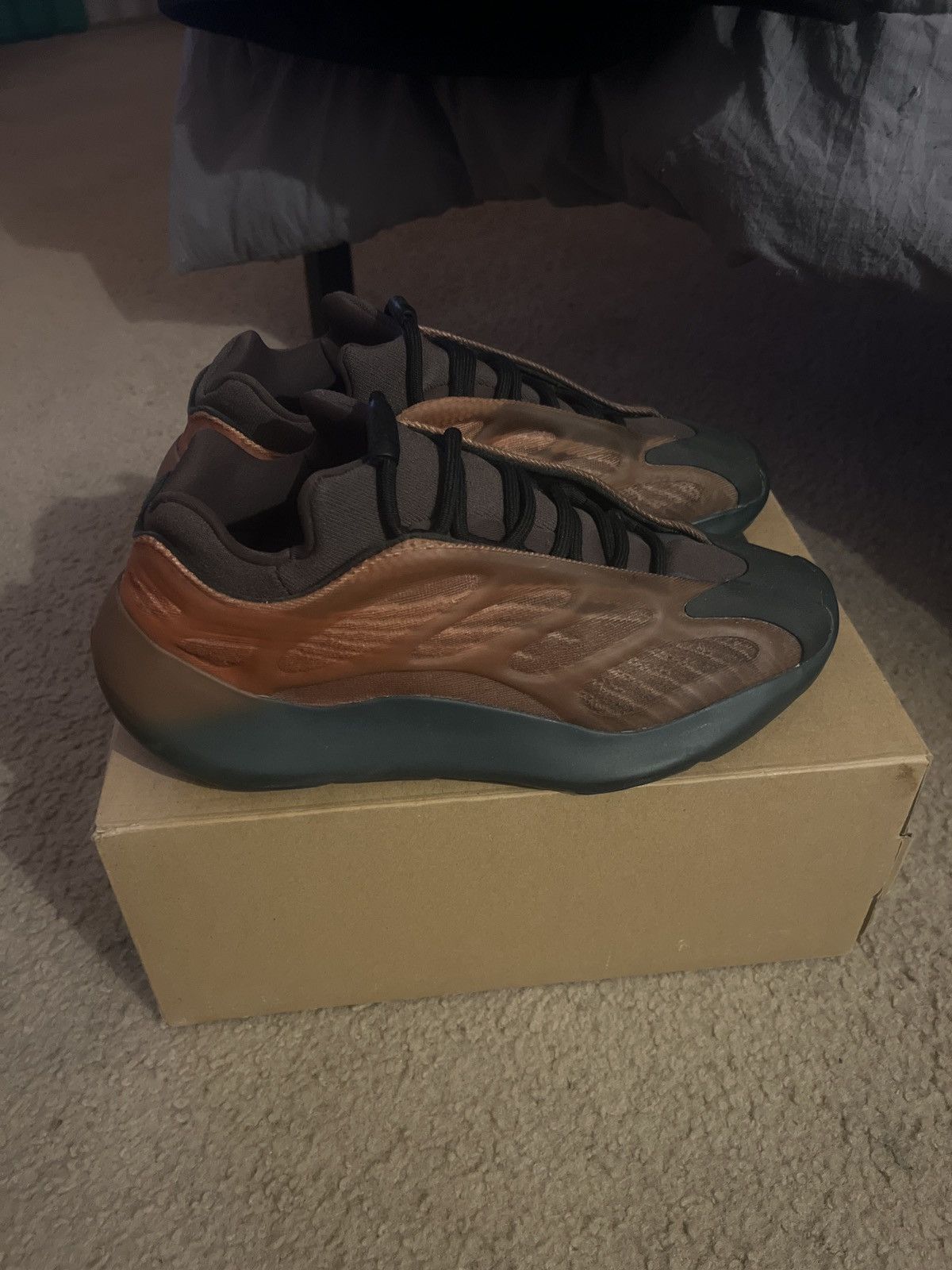 Yeezy Adidas Yeezy 700 V3 copper fade Size US 9.5 / EU 42-43 - 4 Thumbnail