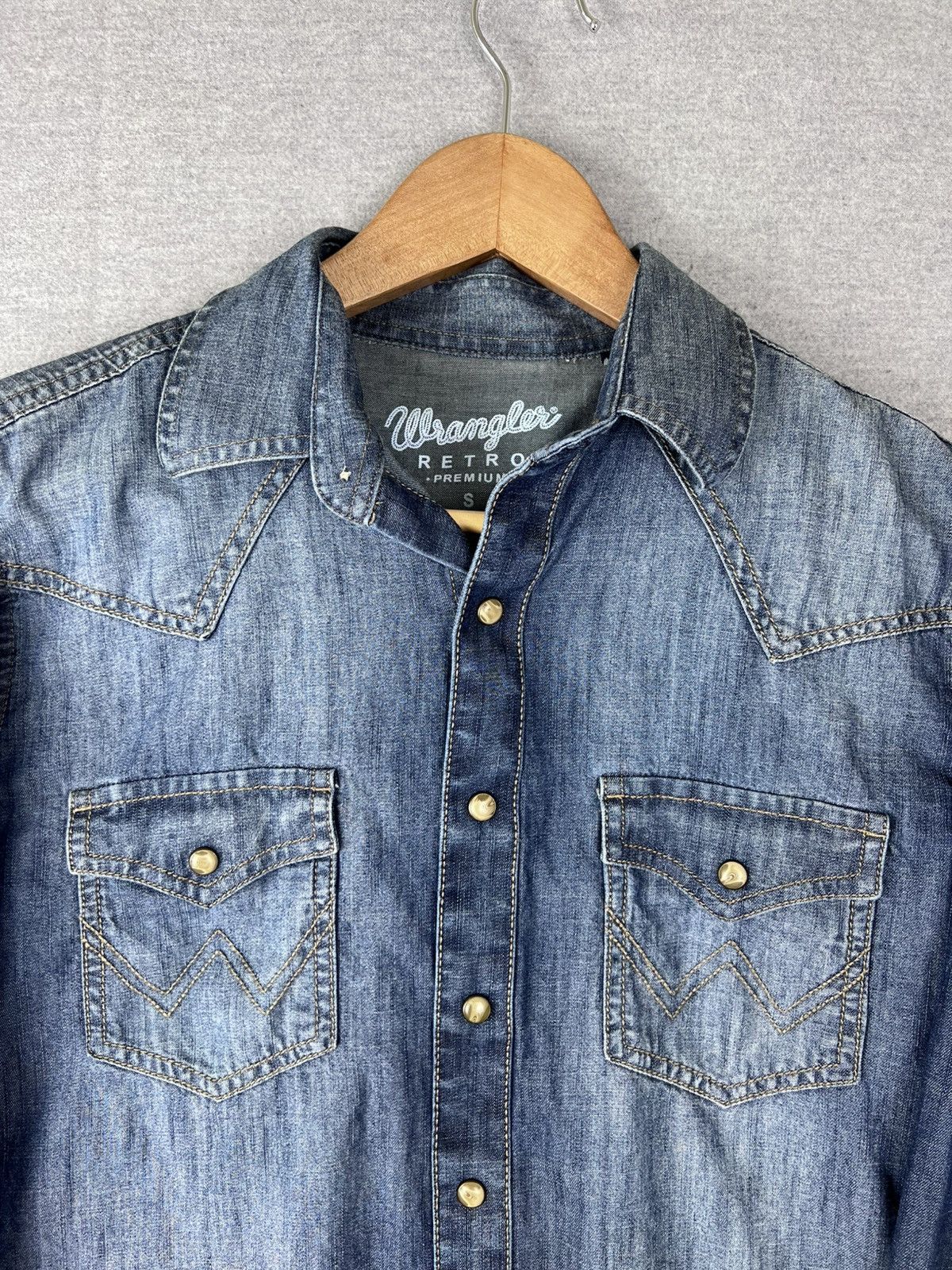 Vintage × Wrangler Wrangler Retro Premium Denim Mens Small Chambray Shirt Pearl Size US S / EU 44-46 / 1 - 1 Thumbnail