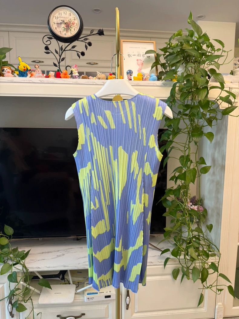 Issey Miyake Issey Miyake size:3 Light blue and yellow pleated vest Size XS / US 0-2 / IT 36-38 - 6 Thumbnail