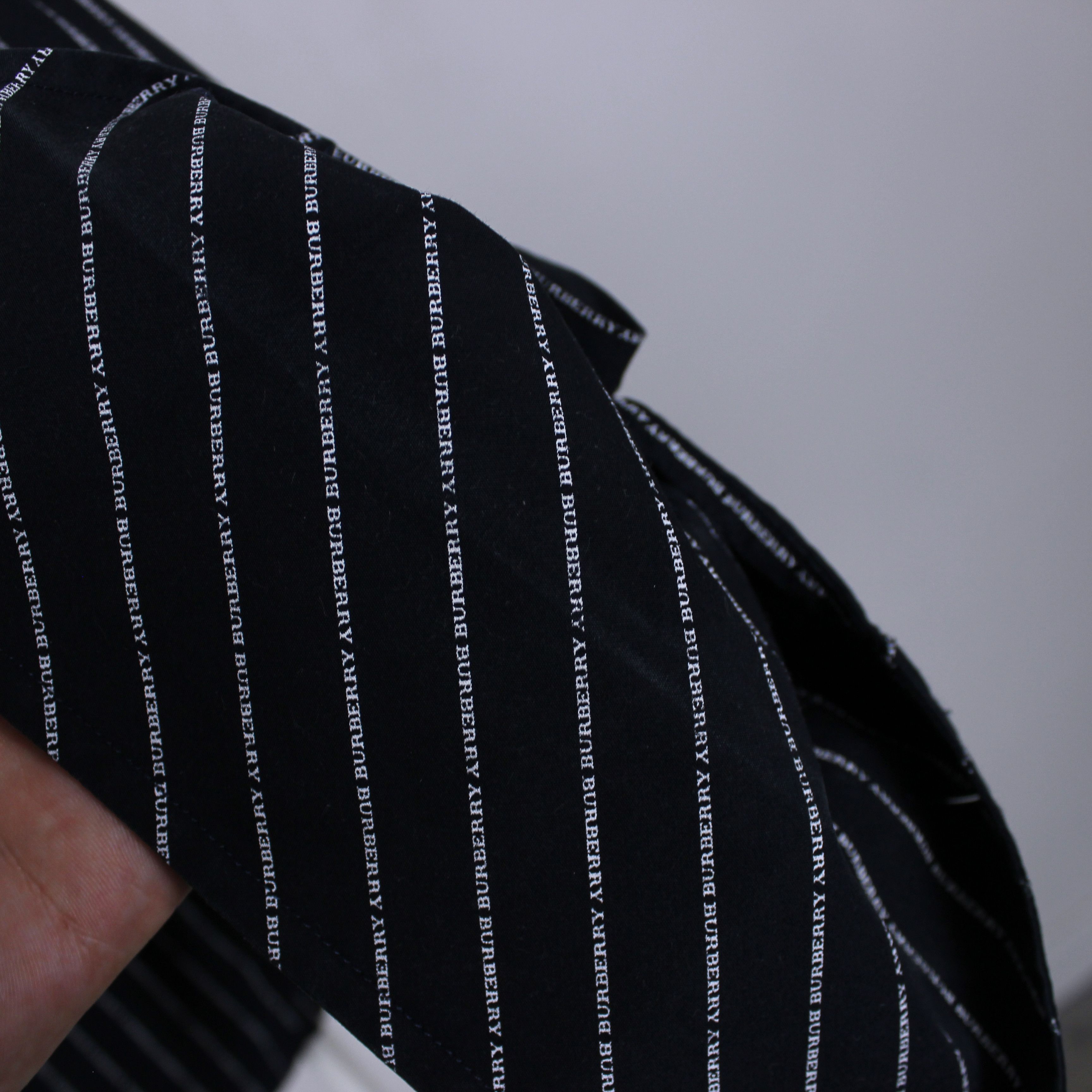 Burberry Burberry shirt men monogram 15 39 1/2 L tailored Size US L / EU 52-54 / 3 - 7 Thumbnail