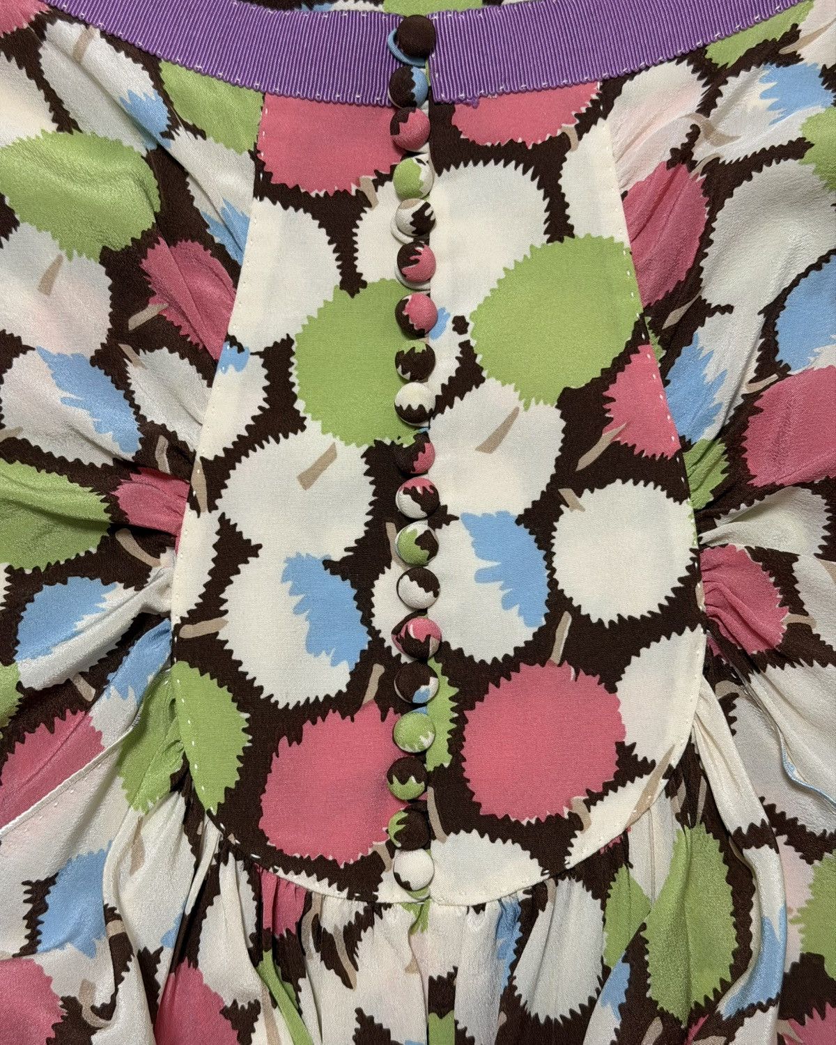 Louis Vuitton LOUIS VUITTON S/S 2005 Apple Beaded Sequin-Trim Midi Skirt Size 27" / US 4 / IT 40 - 7 Thumbnail