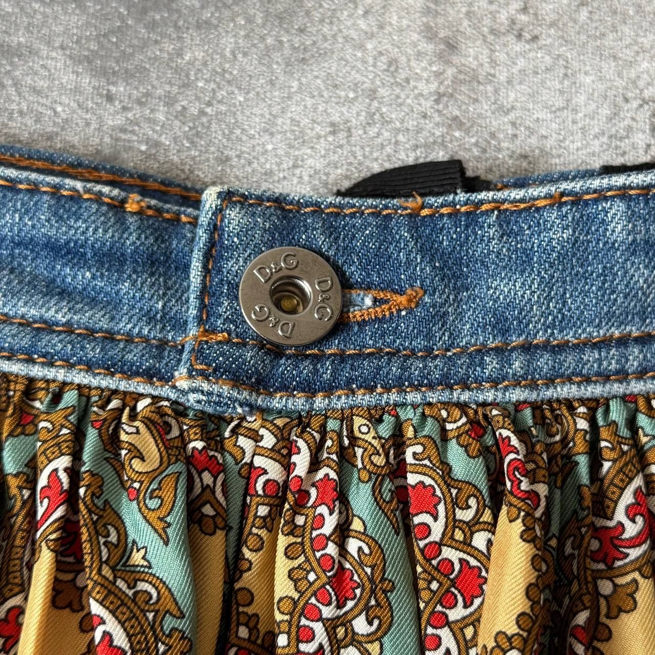 Dolce & Gabbana Dolce & Gabbana D&G Multicolor Silk Skirt Size 27" / US 4 / IT 40 - 9 Thumbnail