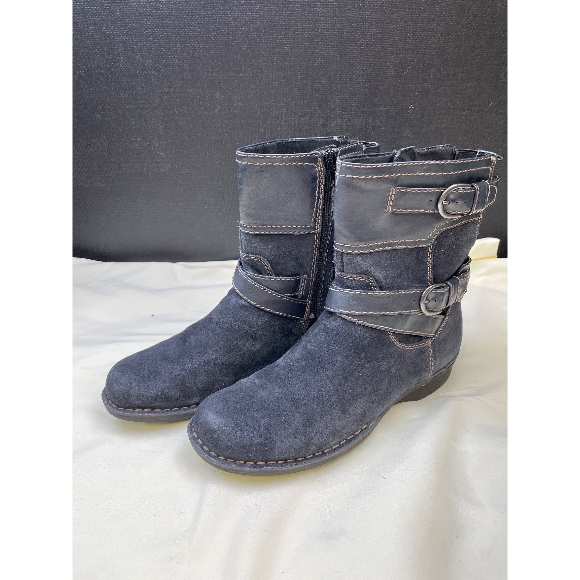 Clarks Clarks Womens Black Suede Leather Ankle Boots Zipper Sides S Size US 9 / IT 39 - 1 Thumbnail