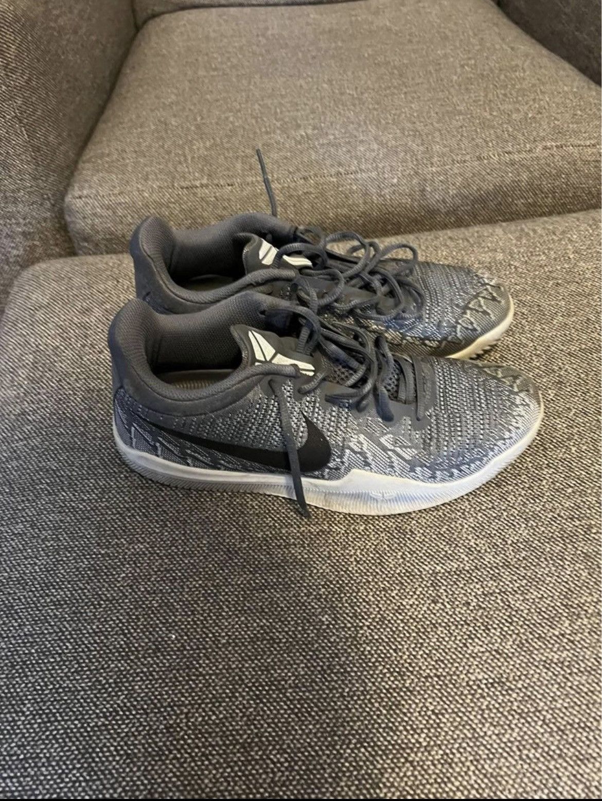 image of Nike Kobe Mamba Rage Size 9.5 Shoes in Silver, Men's