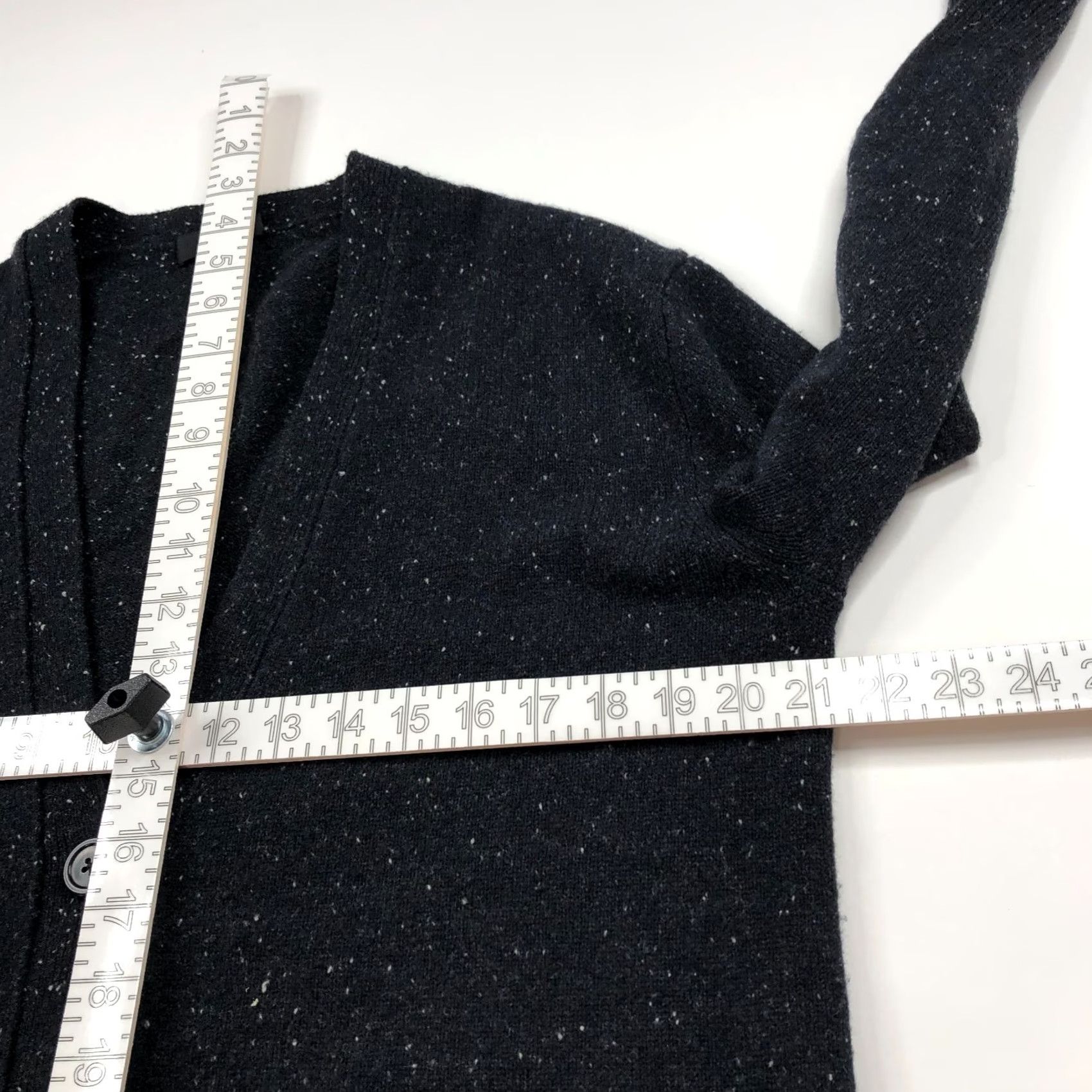 J.Crew J.Crew Cardigan Mens 100% Wool V-Neck Button Sweater Gray MINT Small S Knit Style Regular Satin? Size US S / EU 44-46 / 1 - 5 Thumbnail