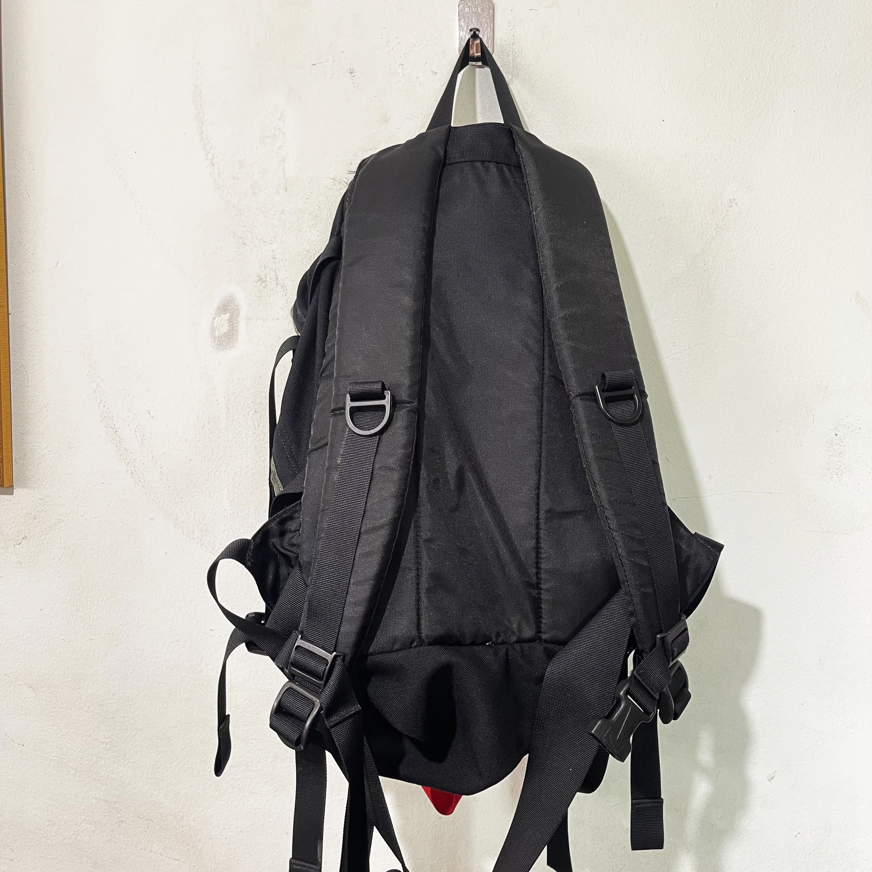 Nike ACG Vintage Nike ACG Kirst 25 Backpack Black Red Hiking Bag Size ONE SIZE - 11 Thumbnail