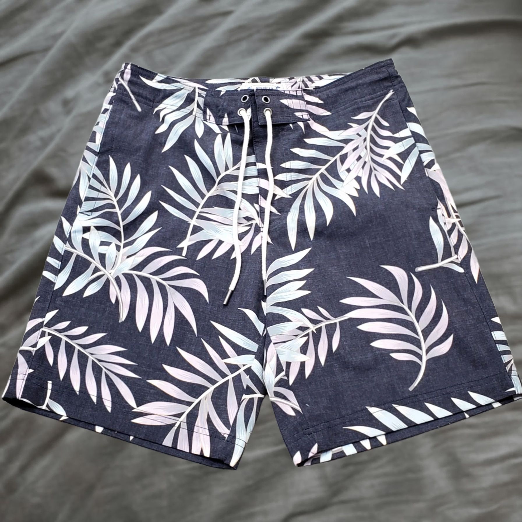 American Eagle Outfitters American Eagle Board Shorts Mens XS Multicolor Leave Print Pockets Drawstring Waist Size US 27 - 1 Thumbnail