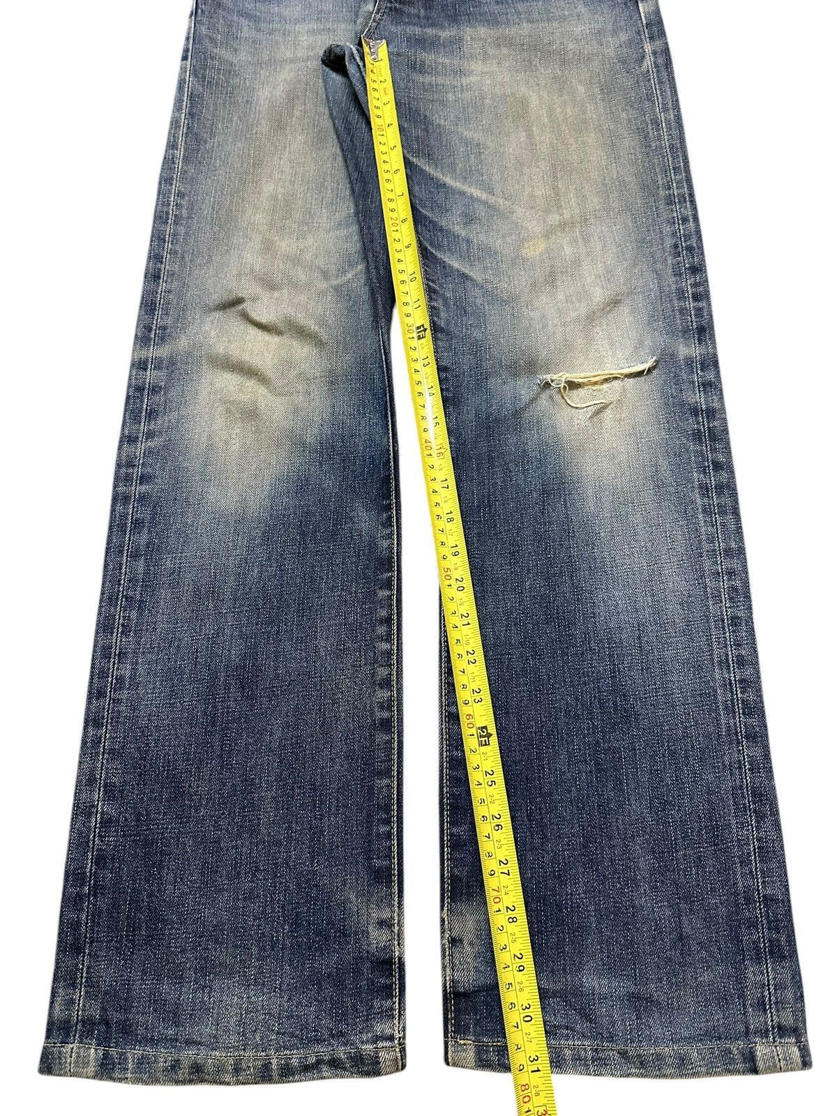 Uniqlo Vintage Japanese Uniqlo Blue Faded Wash Distress Loose Jeans Size US 31 - 13 Thumbnail