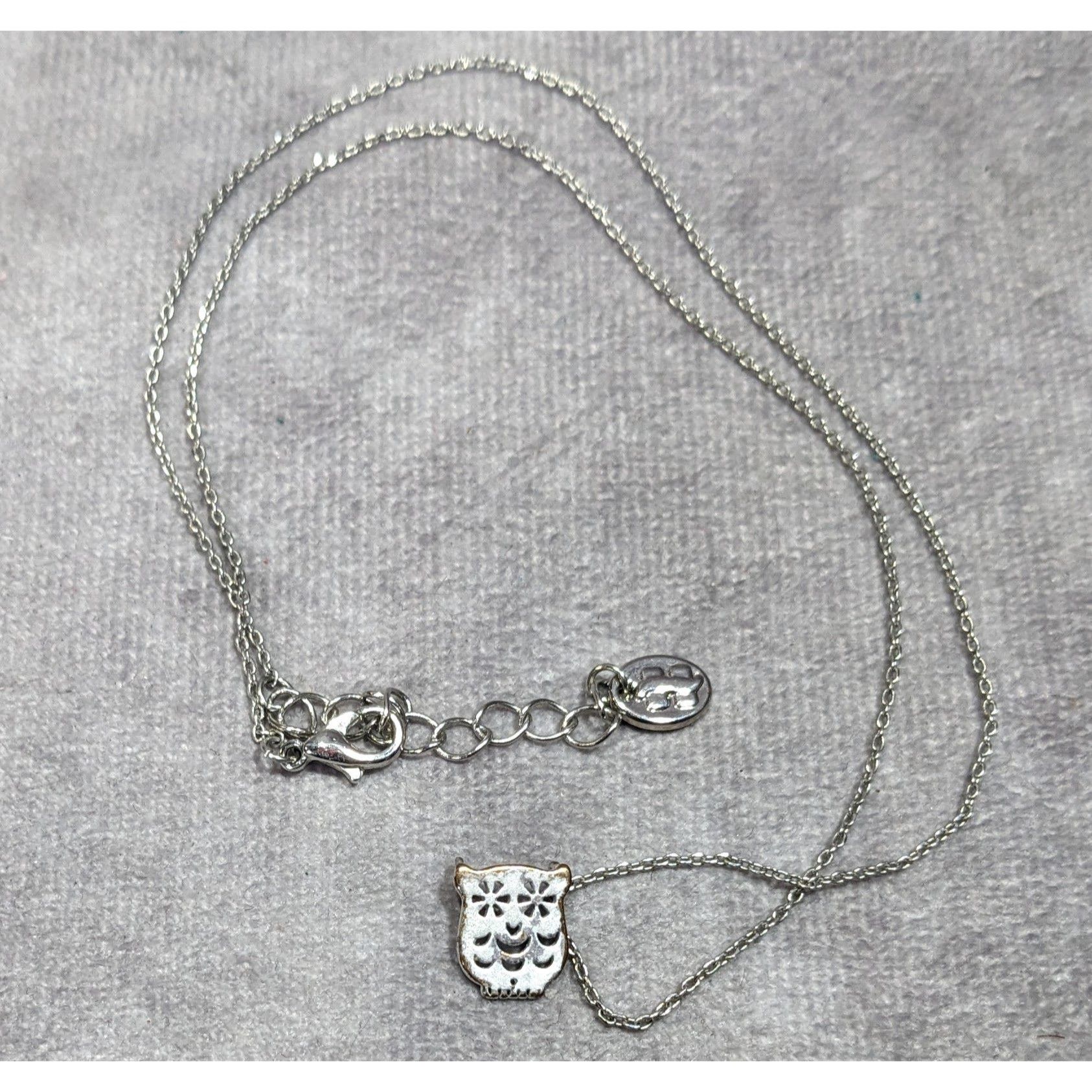 Other Minimalist Quirky Owl Pendant Silver Tone Necklace Size ONE SIZE - 6 Thumbnail