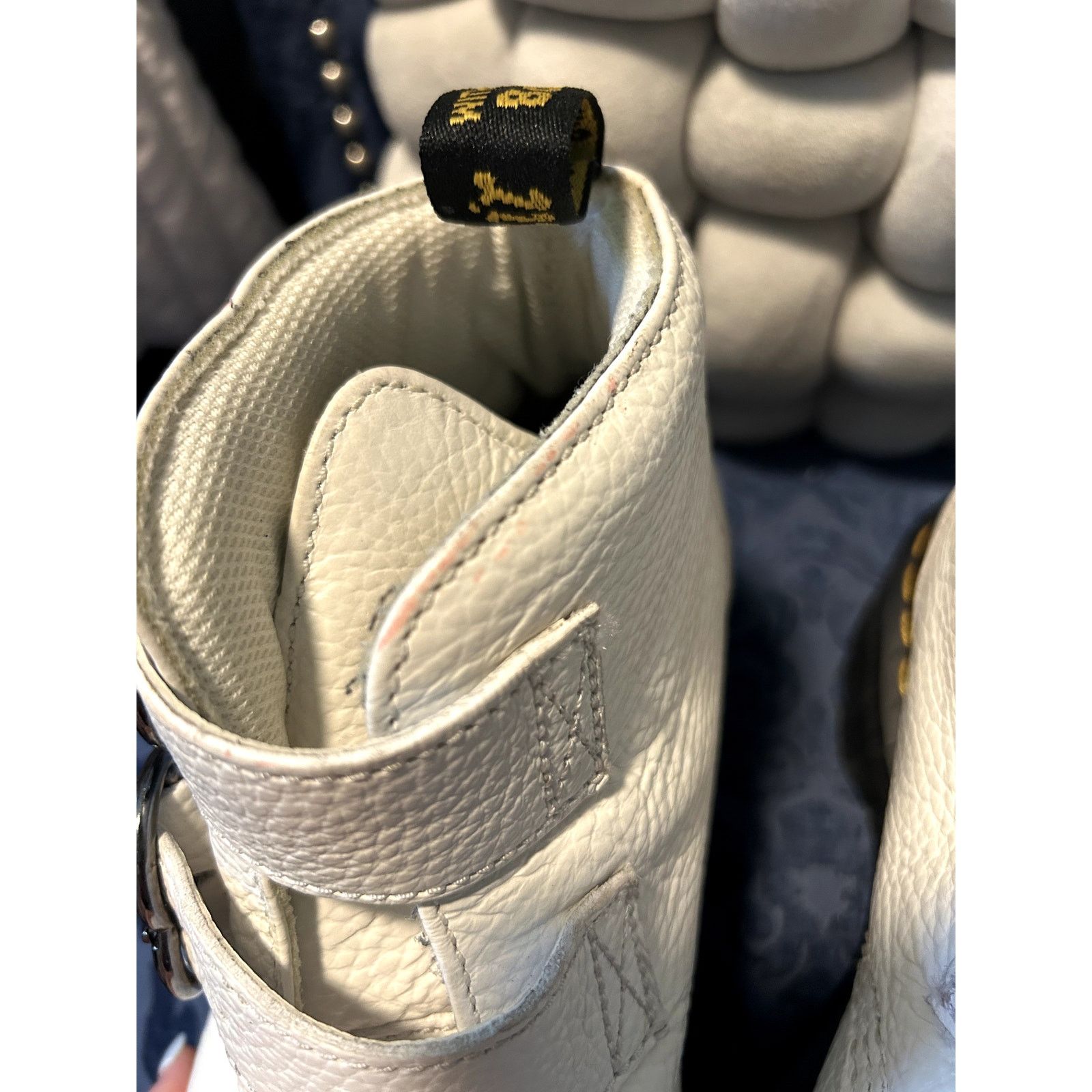 Dr. Martens Dr Martens White Devon Heart size 7/EU 38 Size US 7 / IT 37 - 5 Thumbnail
