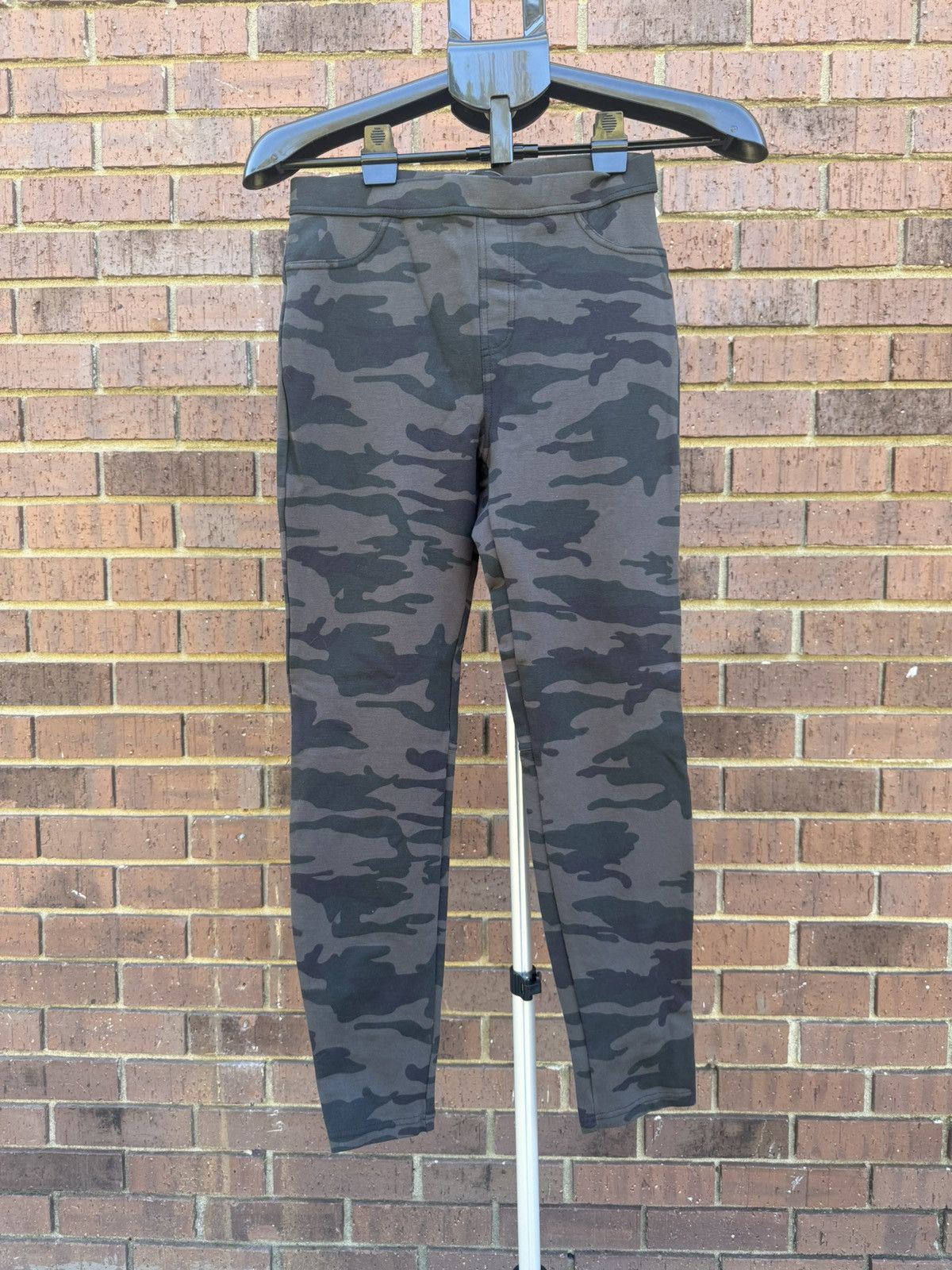 Sanctuary Sanctuary Anthropologie Green Camo Leggings Skinny Pants Size 27" / US 4 / IT 40 - 3 Thumbnail