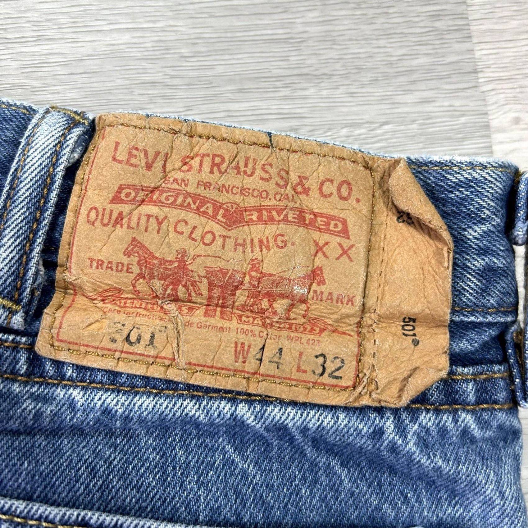 Levi's Levi's 501 Jeans Mens 40x28 Blue Button Fly Straight Cotton Denim Pants Regular Fit Accessories: Pockets Size US 40 / EU 56 - 4 Thumbnail
