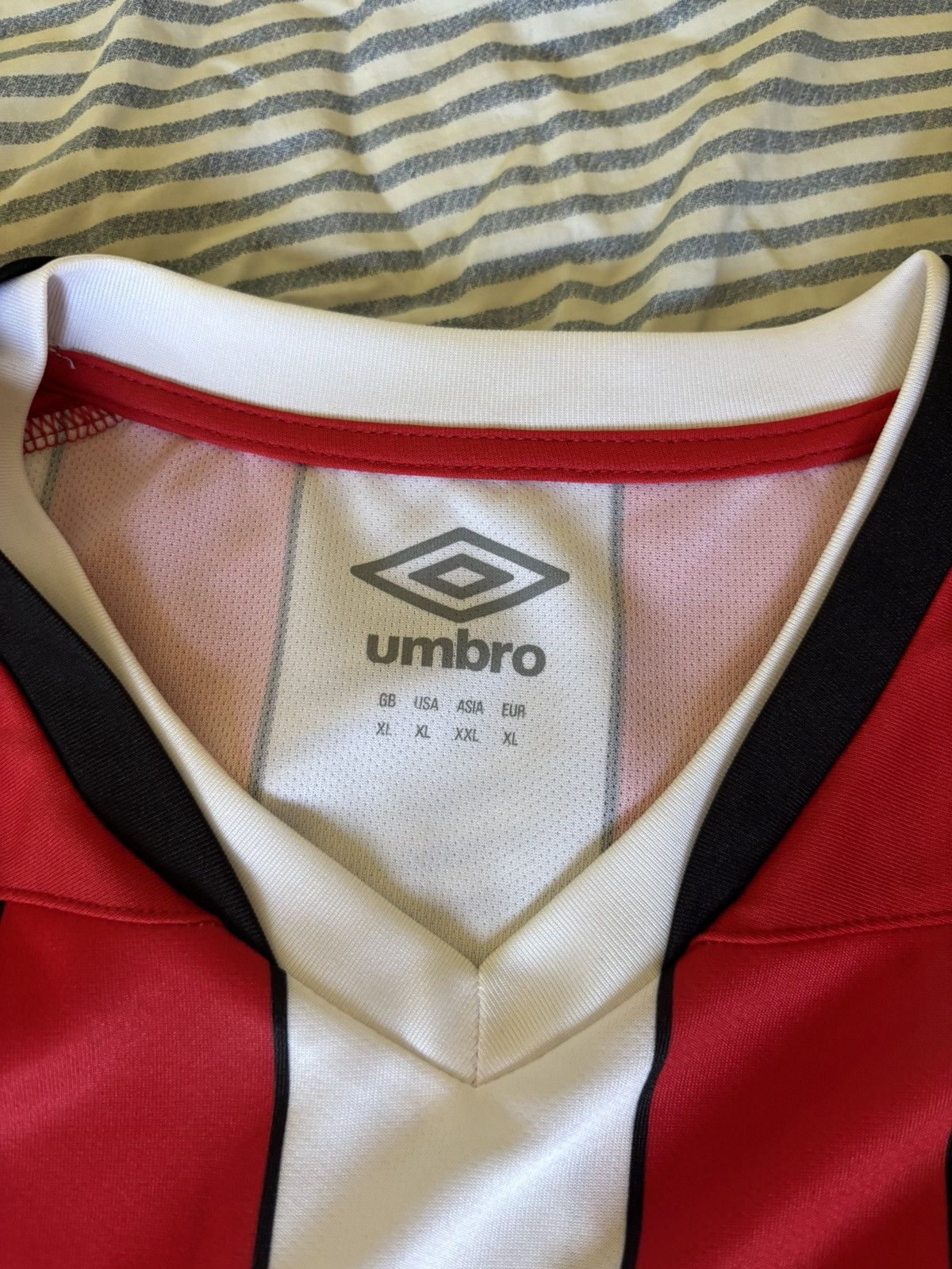 Umbro 20-21 Brentford home kit Size US XL / EU 56 / 4 - 3 Thumbnail