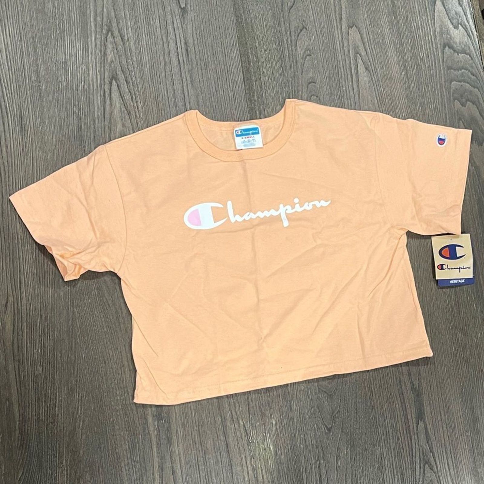 Champion NWT Champion Peach Graphic Crop Top - Size XS Size XS / US 0-2 / IT 36-38 - 1 Thumbnail