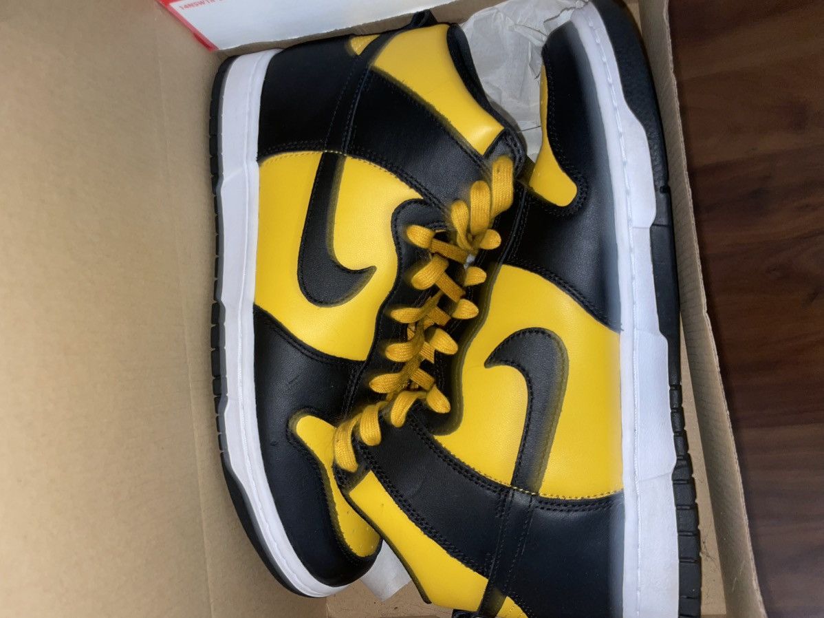 Jordan Brand NIKE DUNK HI RETRO UNIVERSITY GOLD/BLACK-WHITE OR UNIVERSITY Size US 9.5 / EU 42-43 - 1 Thumbnail