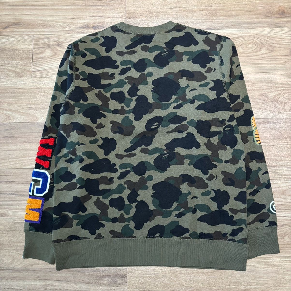 Bape Bape 1st Camo Shark Crewneck Size US XXL / EU 58 / 5 - 2 Thumbnail