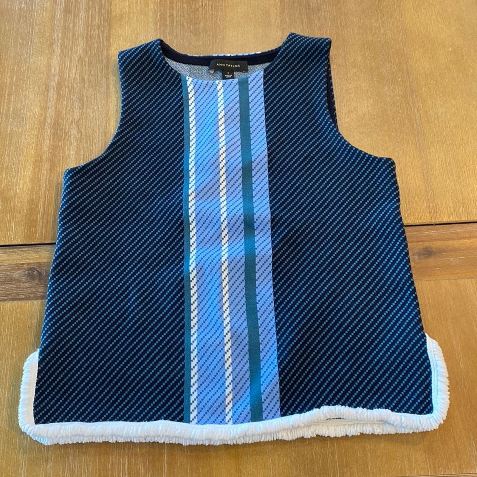 Ann Taylor Ann Taylor Vista Sweater Loop Fringe Dot tanktop split side Size S / US 4 / IT 40 - 1 Thumbnail