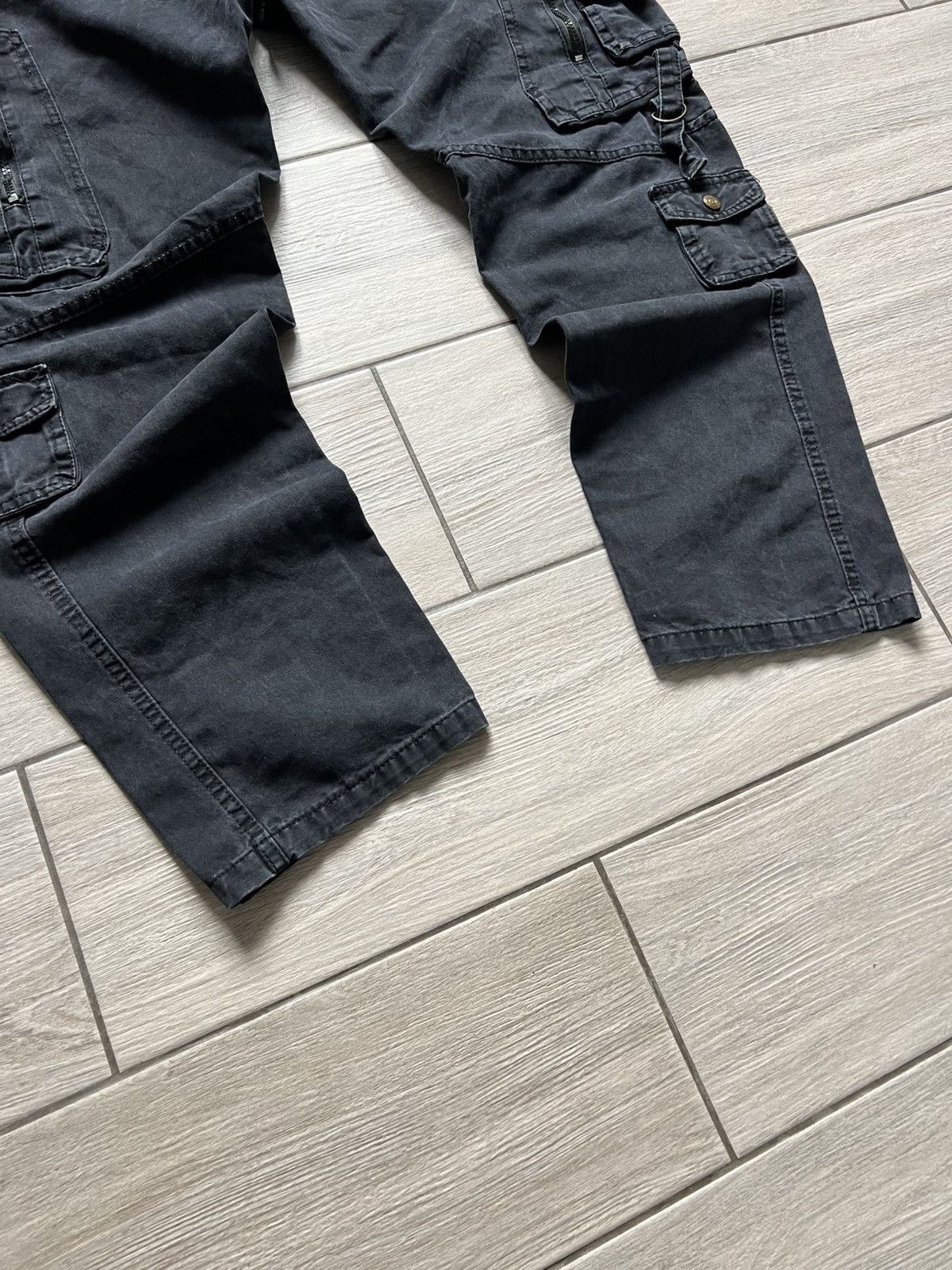 Japanese Brand Vintage Y2K Multi Pocket Cargo Pants (unisex) 38 Size Size US 38 / EU 54 - 7 Thumbnail