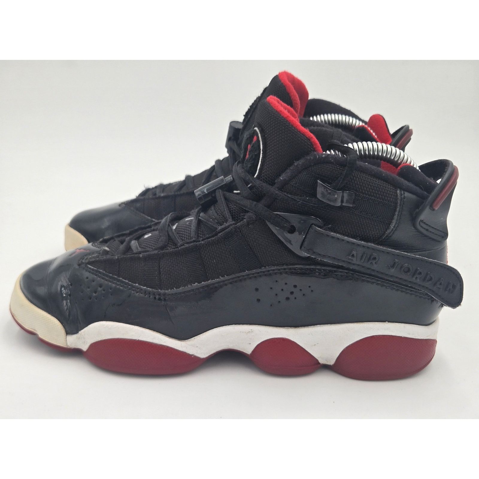 Jordan Brand Jordan 6 Rings Bred Youth Basketball Sneakers Size 6Y Size US 6 / EU 39 - 1 Thumbnail