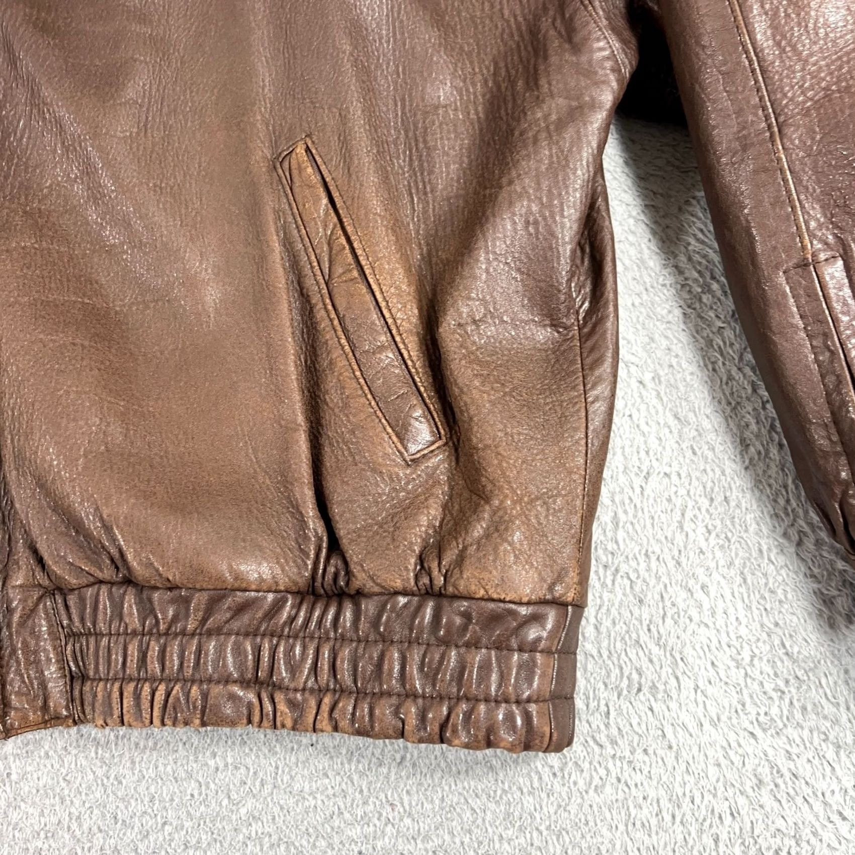 Vintage VINTAGE Luis Alvear Leather Bomber Jacket Size Large Brown Men's Size US L / EU 52-54 / 3 - 4 Thumbnail
