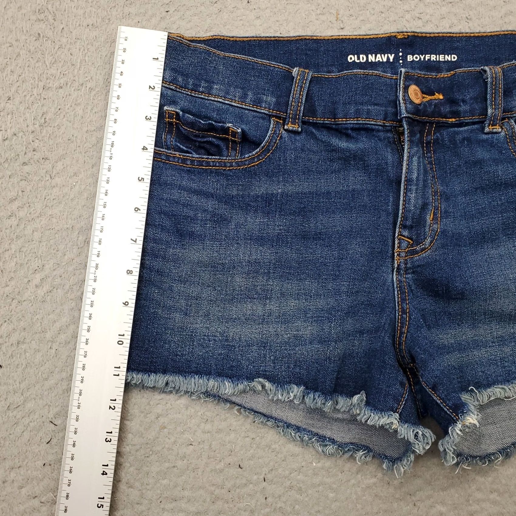 Old Navy Old Navy Women's Blue Denim Stretch Boyfriend Shorts 8 Casual Casualwear Denim Shorts Womens 8 Blue Old Navy Size 30" / US 8 / IT 44 - 3 Thumbnail
