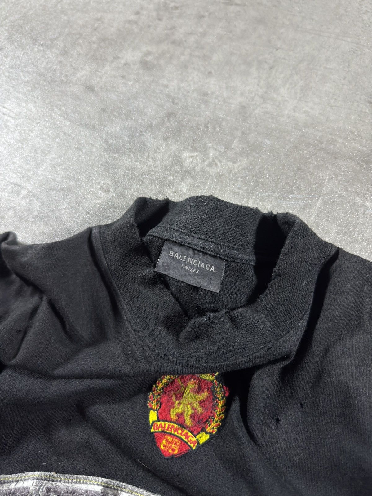 Balenciaga Balenciaga Destroyed Paris Logo Patch T-Shirt – Black Size US M / EU 48-50 / 2 - 6 Thumbnail