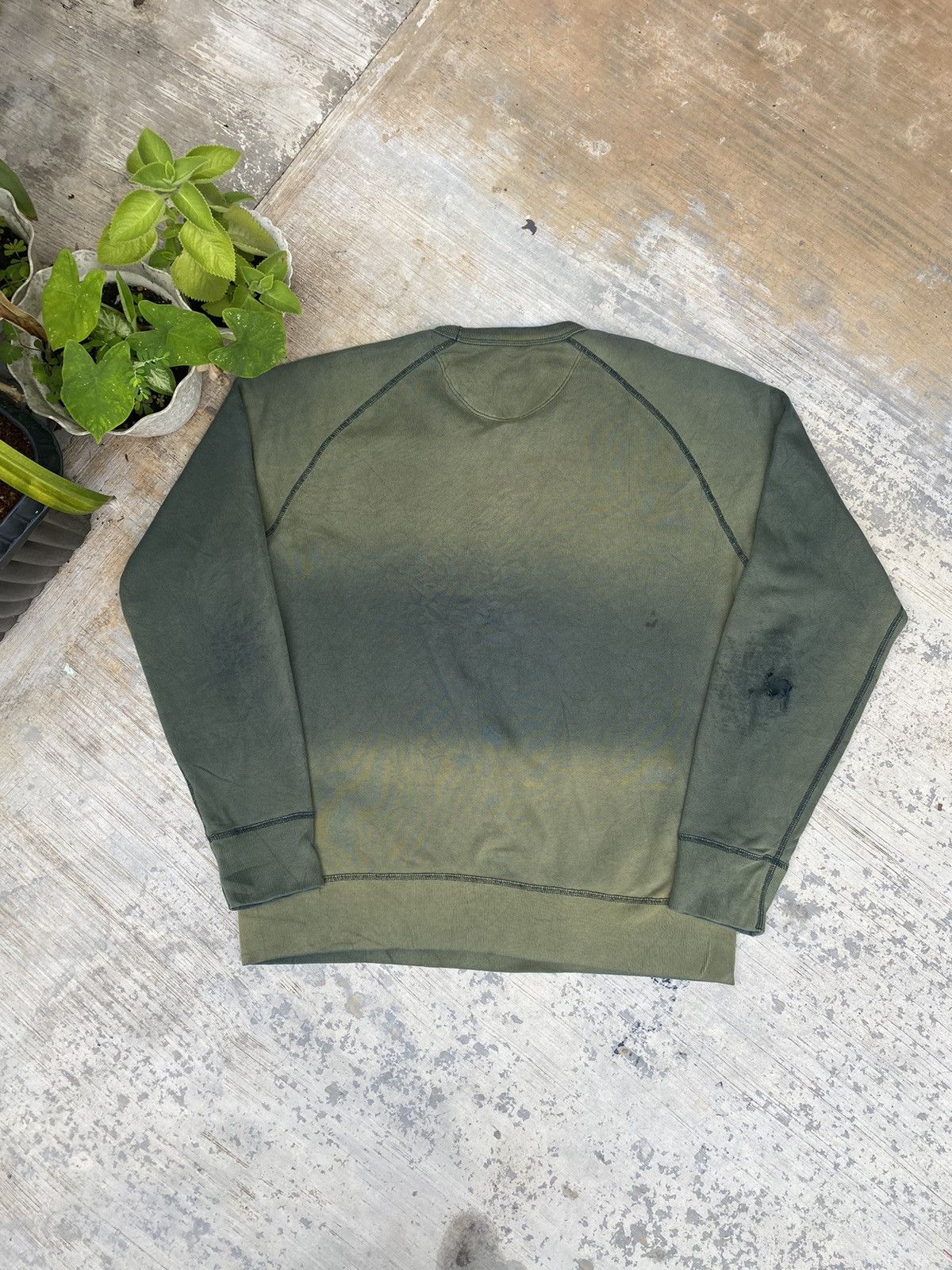Uniqlo Distressed Uniqlo Sun Faded Crewneck Size US L / EU 52-54 / 3 - 2 Thumbnail