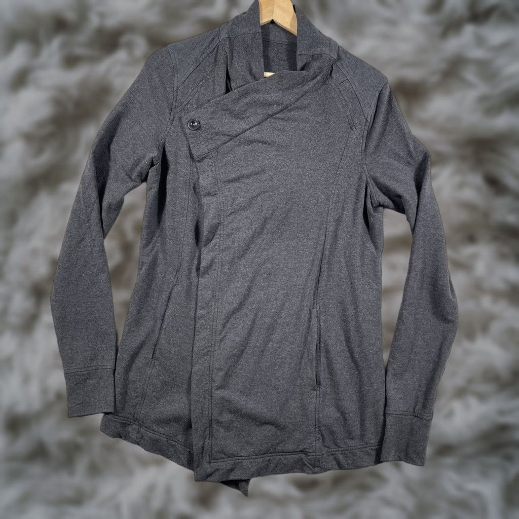Lululemon VINTAGE Lululemon Coast Wrap Jacket Women’s 8 Gray Relaxed Thumb Holes Open Front Activewear Size ONE SIZE - 1 Thumbnail