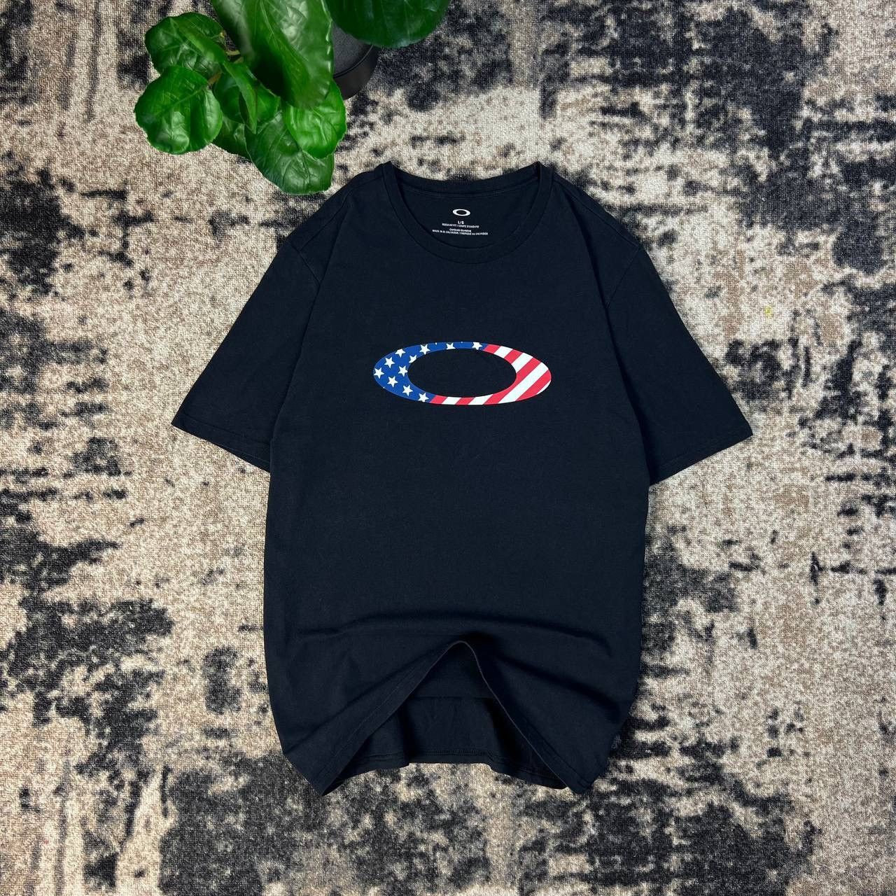 Oakley Oakley American Big Logo Vintage T-Shirt Surf Style Size US L / EU 52-54 / 3 - 1 Thumbnail