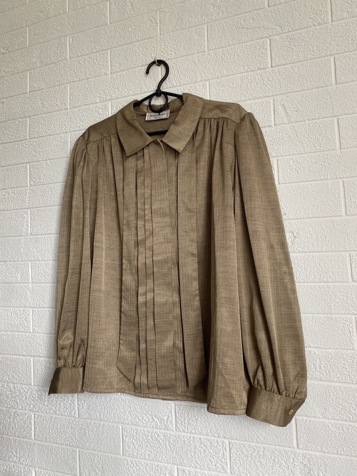 Vintage × Yves Saint Laurent Vintage Yves Saint Laurent Cowear Blouse Polyester Shirt Size M / US 6-8 / IT 42-44 - 1 Thumbnail