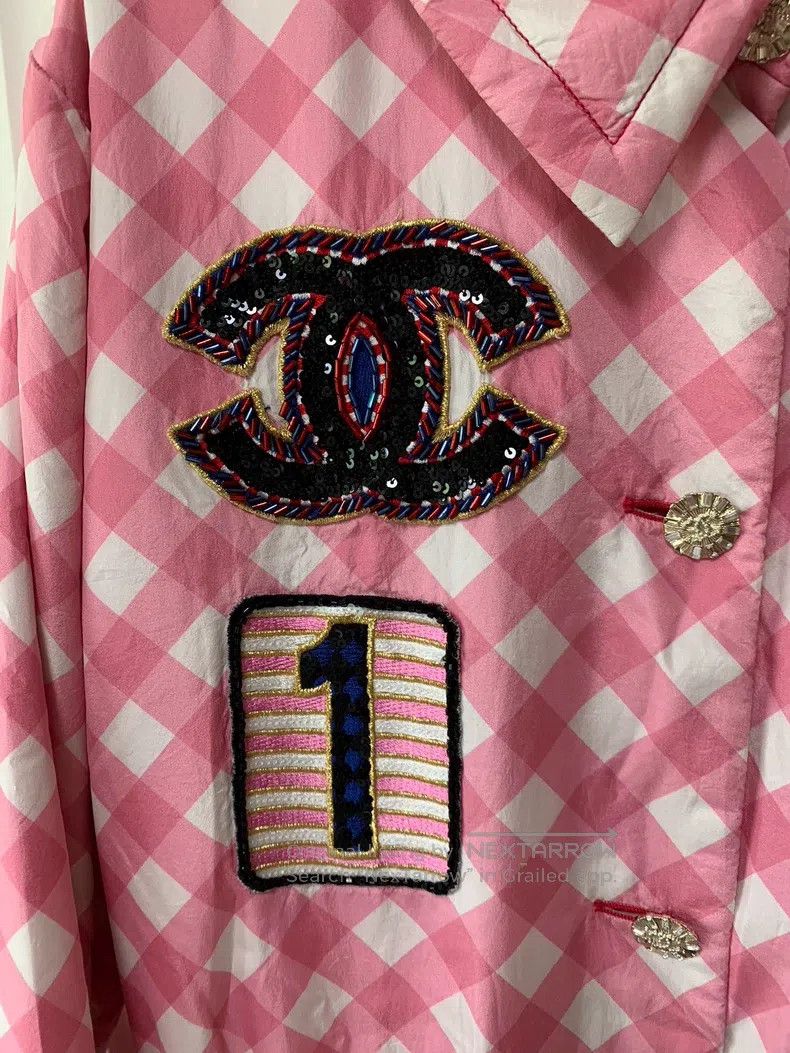Chanel Chanel 23C pink and white plaid logo waist jacket Size S / US 4 / IT 40 - 5 Thumbnail