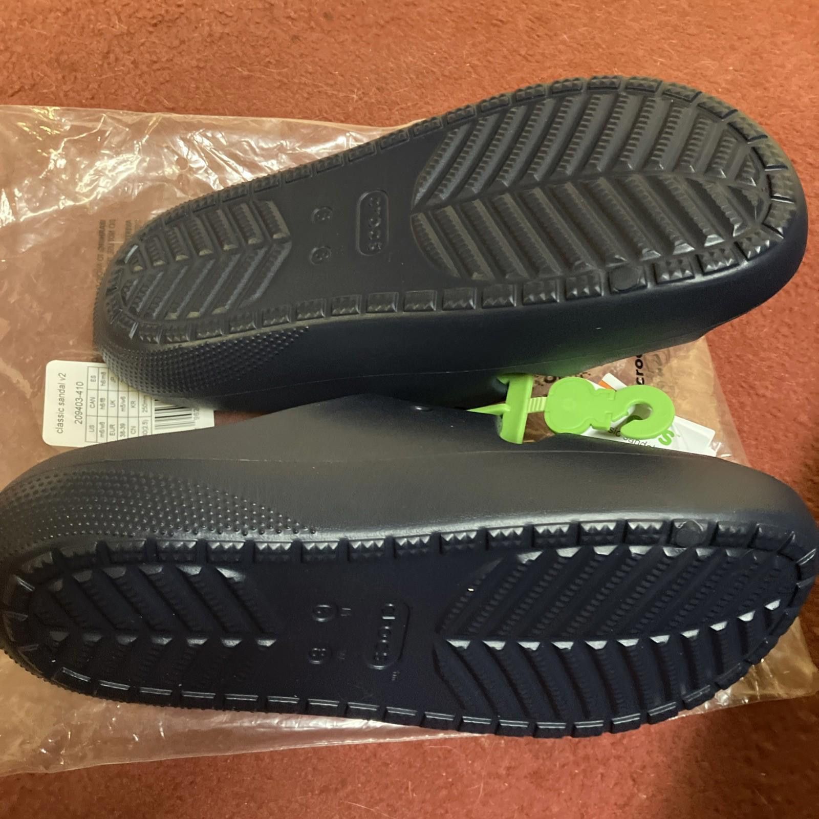 Crocs Crocs Classic Sandals V2 Summer Shoes Navy Blue NWT Size US 8 / EU 41 - 4 Thumbnail