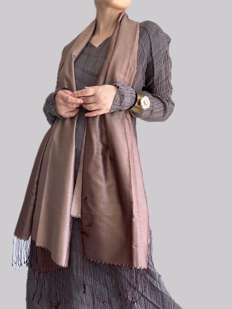 Issey Miyake Issey Miyake A long-sleeved V-neck dress with a grey main Size S / US 4 / IT 40 - 1 Thumbnail
