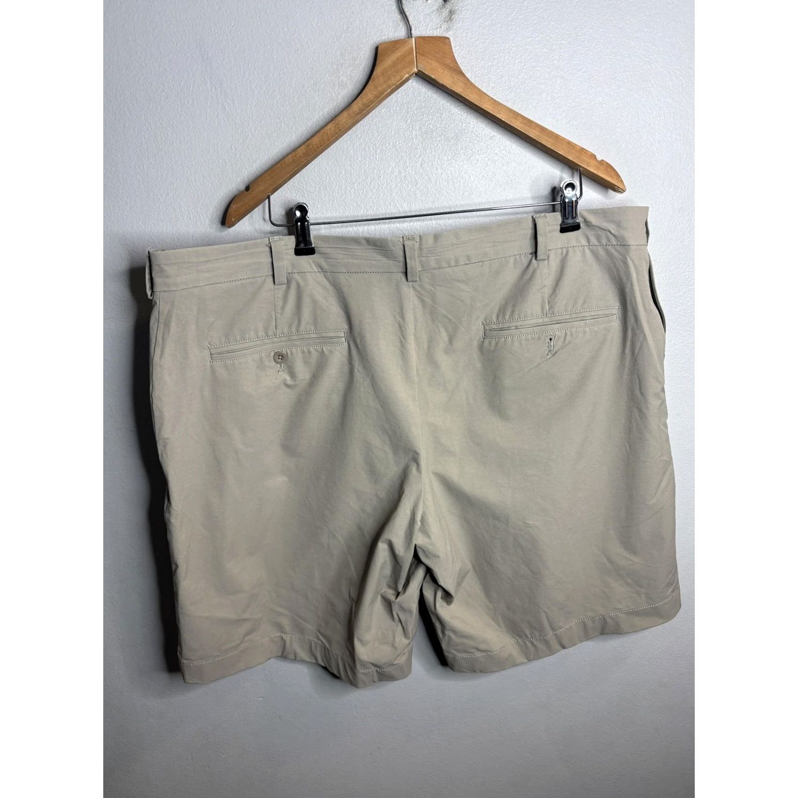 Vineyard Vines Vineyard Vines Shorts Mens 42 Chino OTG On-The-Go Khaki Beige Regular 10in Inseam Pockets Mens Beach Casual Size US 42 / EU 58 - 4 Thumbnail