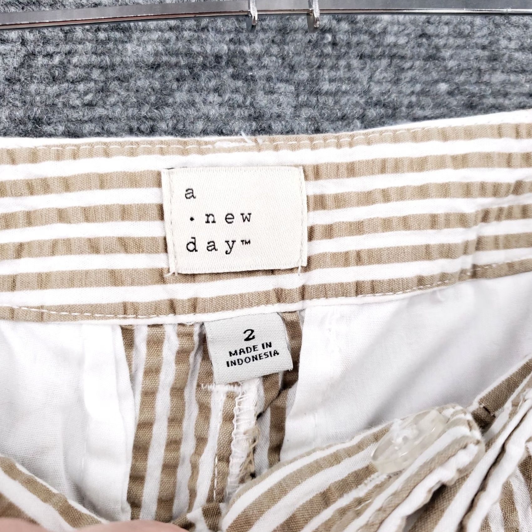 Vintage A New Day Womens Shorts 2 Tan Crinkle Chino Mid-Rise Striped Flat Front Casual Size 26" / US 2 / IT 38 - 3 Thumbnail