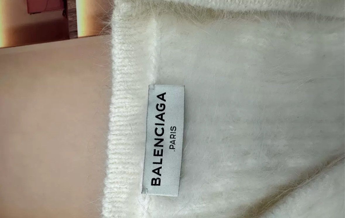 Balenciaga Balenciaga white wool mink wool sweater2412-Nextarrow Size US S / EU 44-46 / 1 - 4 Thumbnail