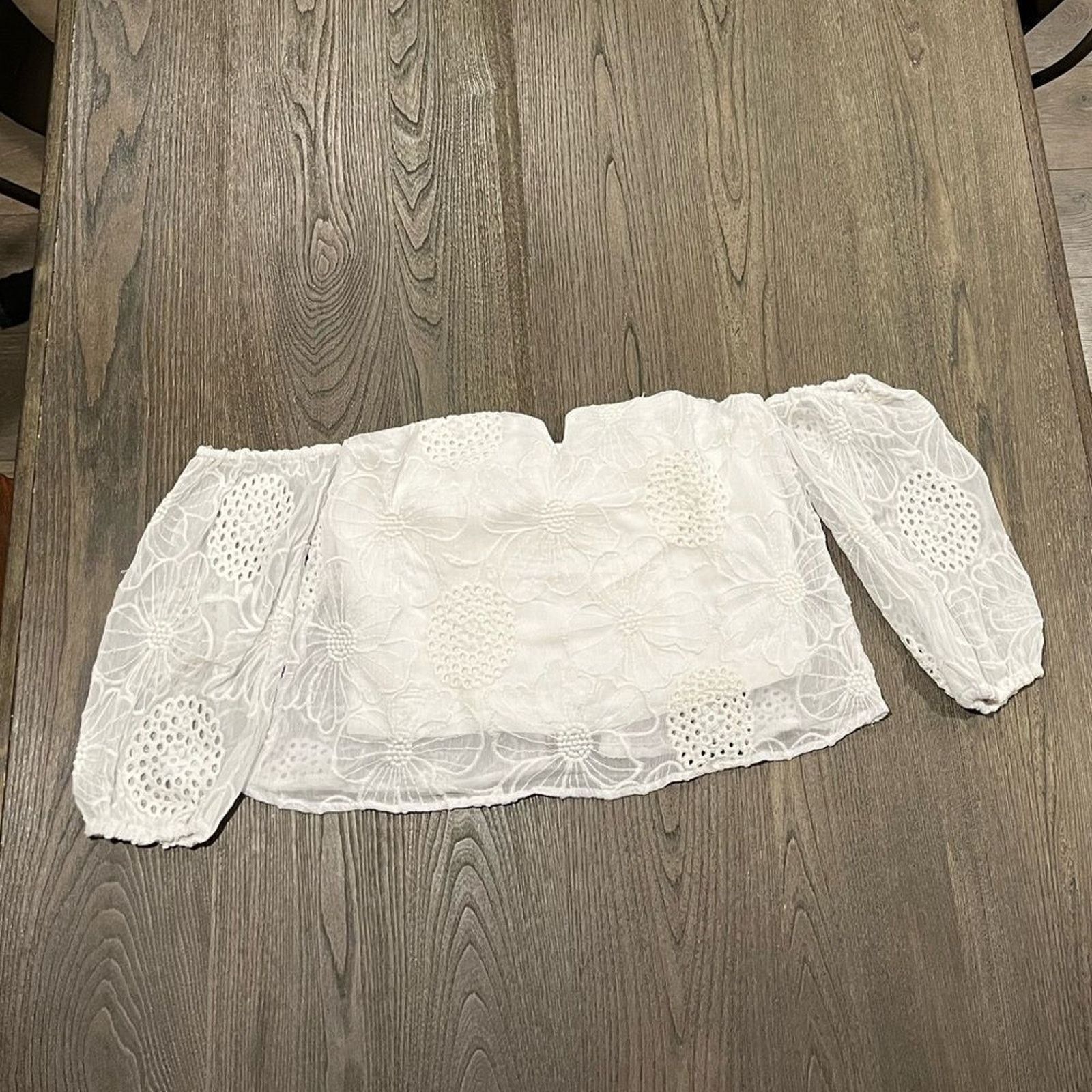 Guess NWOT Guess White Eyelet Lace Off-The-Shoulder Blouse Size S Size S / US 4 / IT 40 - 1 Thumbnail