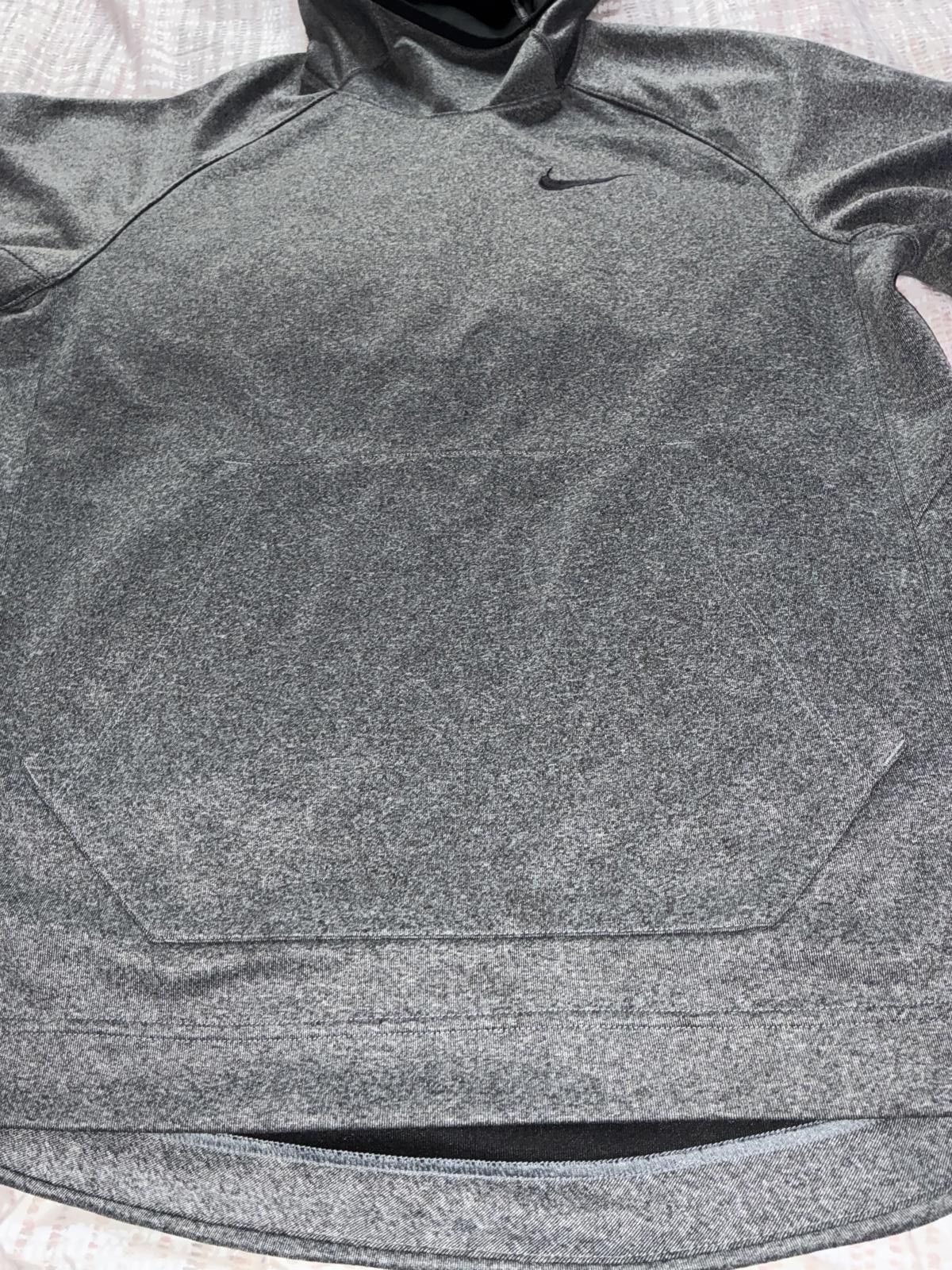 Other Nike Men's Dri-FIT Short Sleeve Hoodie (Gray Heather) Size US M / EU 48-50 / 2 - 4 Thumbnail