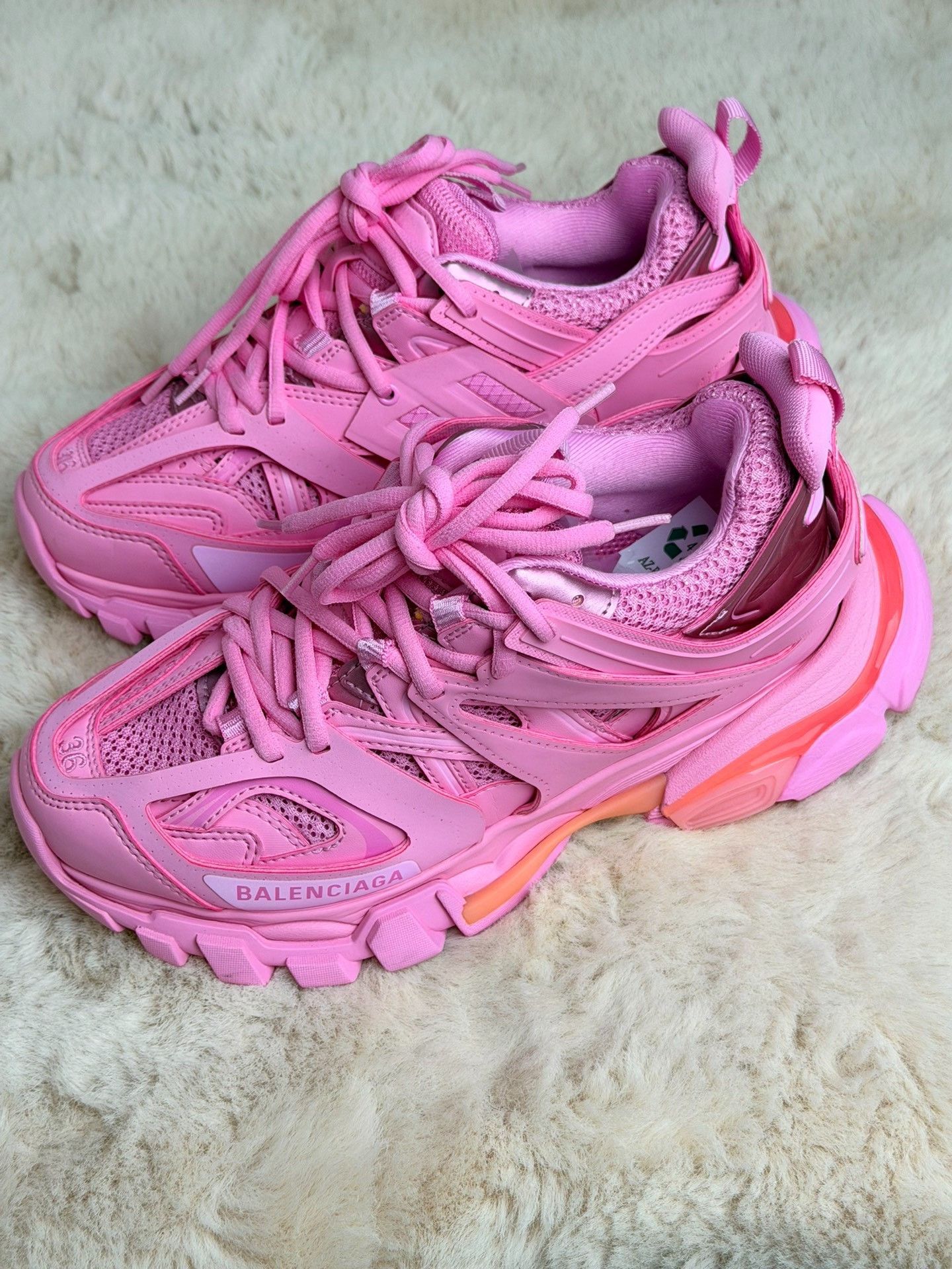 Balenciaga Balenciaga Pink Lowtop Sneakers us_6 Women Size US 6 / IT 36 - 1 Thumbnail