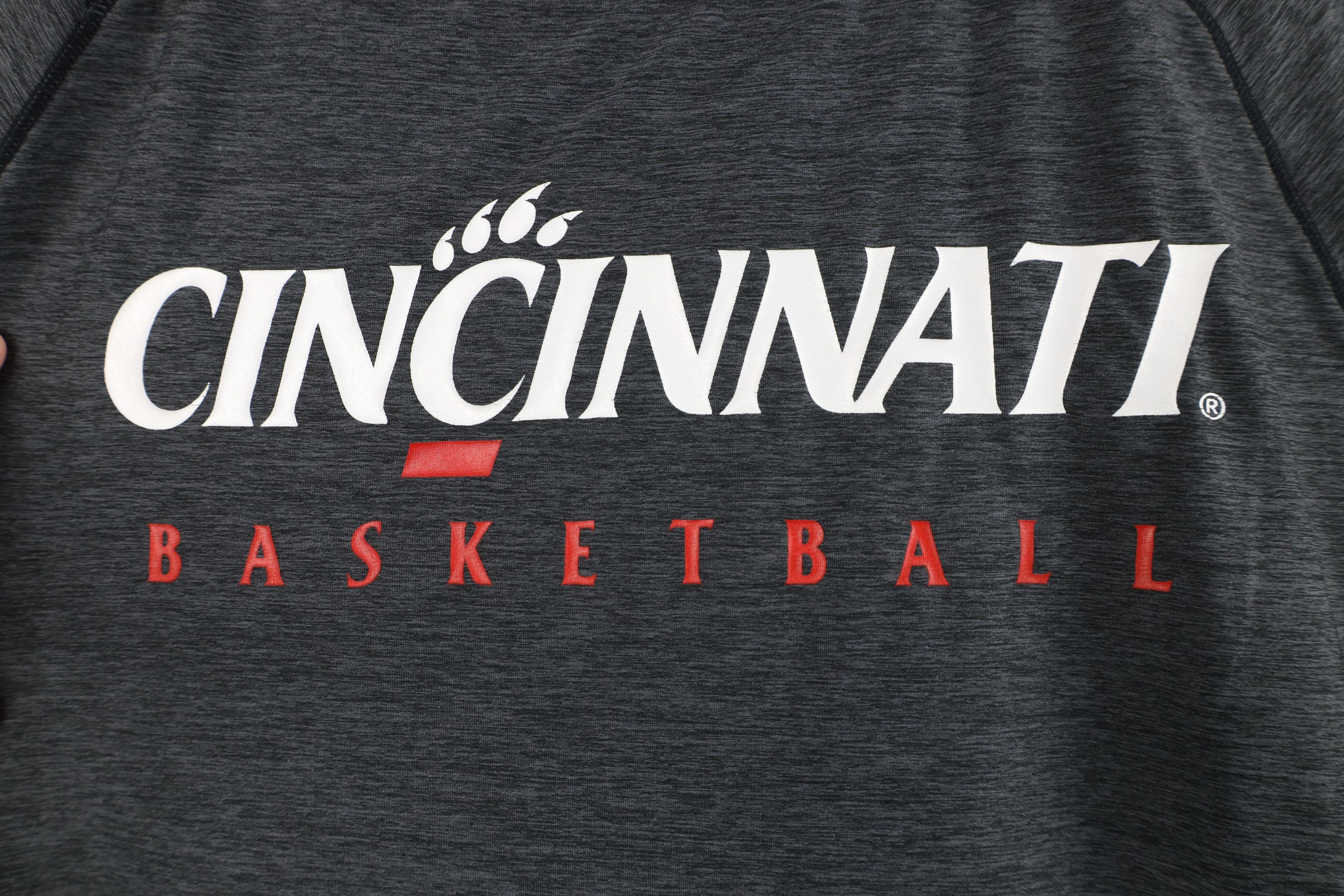 Under Armour Under Armour University of Cincinnati Basketball T-Shirt Size US XL / EU 56 / 4 - 4 Thumbnail