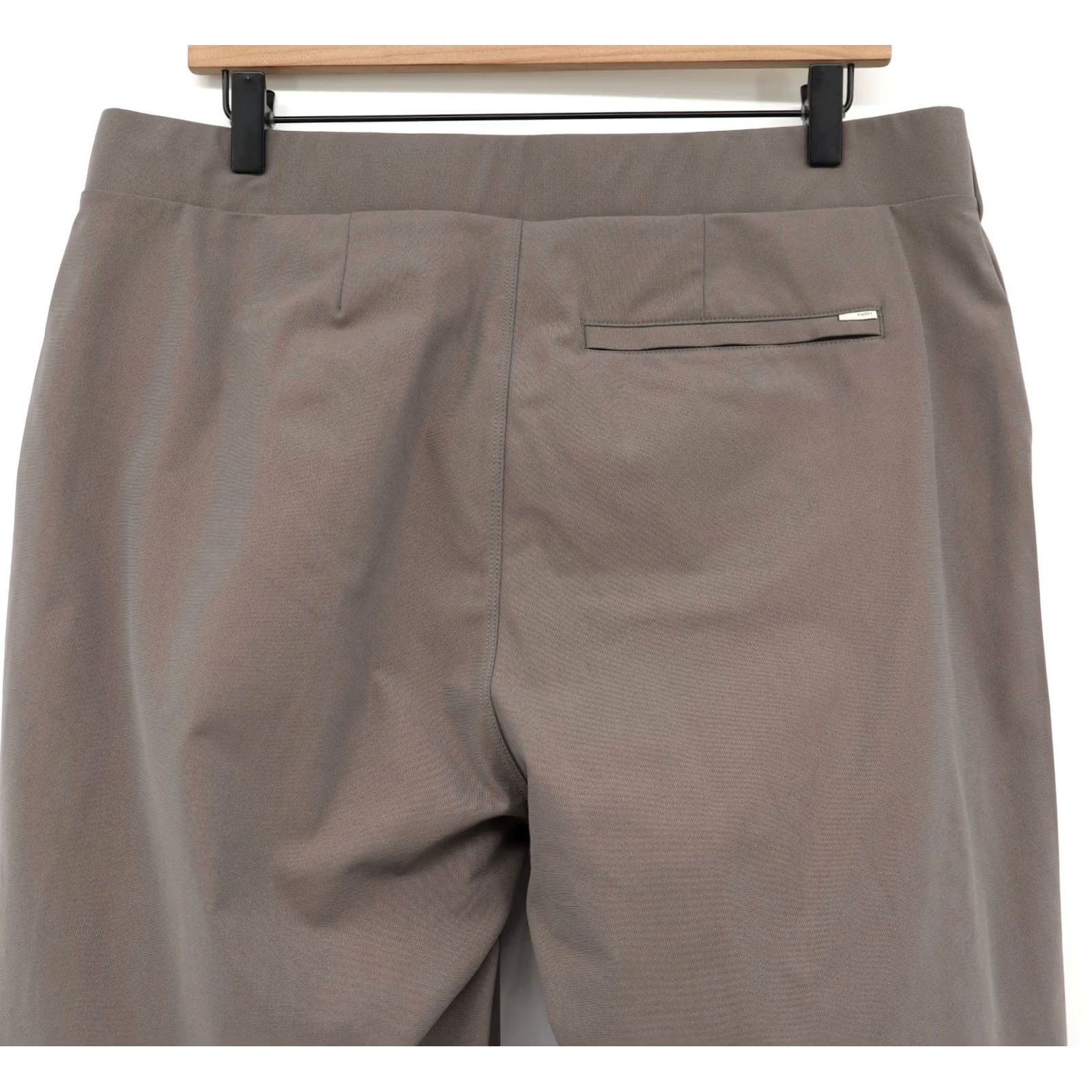 Vuori Vuori Pants Wide-Leg XL Regular Chia Brown 30" Inseam Zip Logo Pockets Machine Washable Knit 100% Polyester Women’s Vintage? No Size 40" / US 18 - 4 Thumbnail