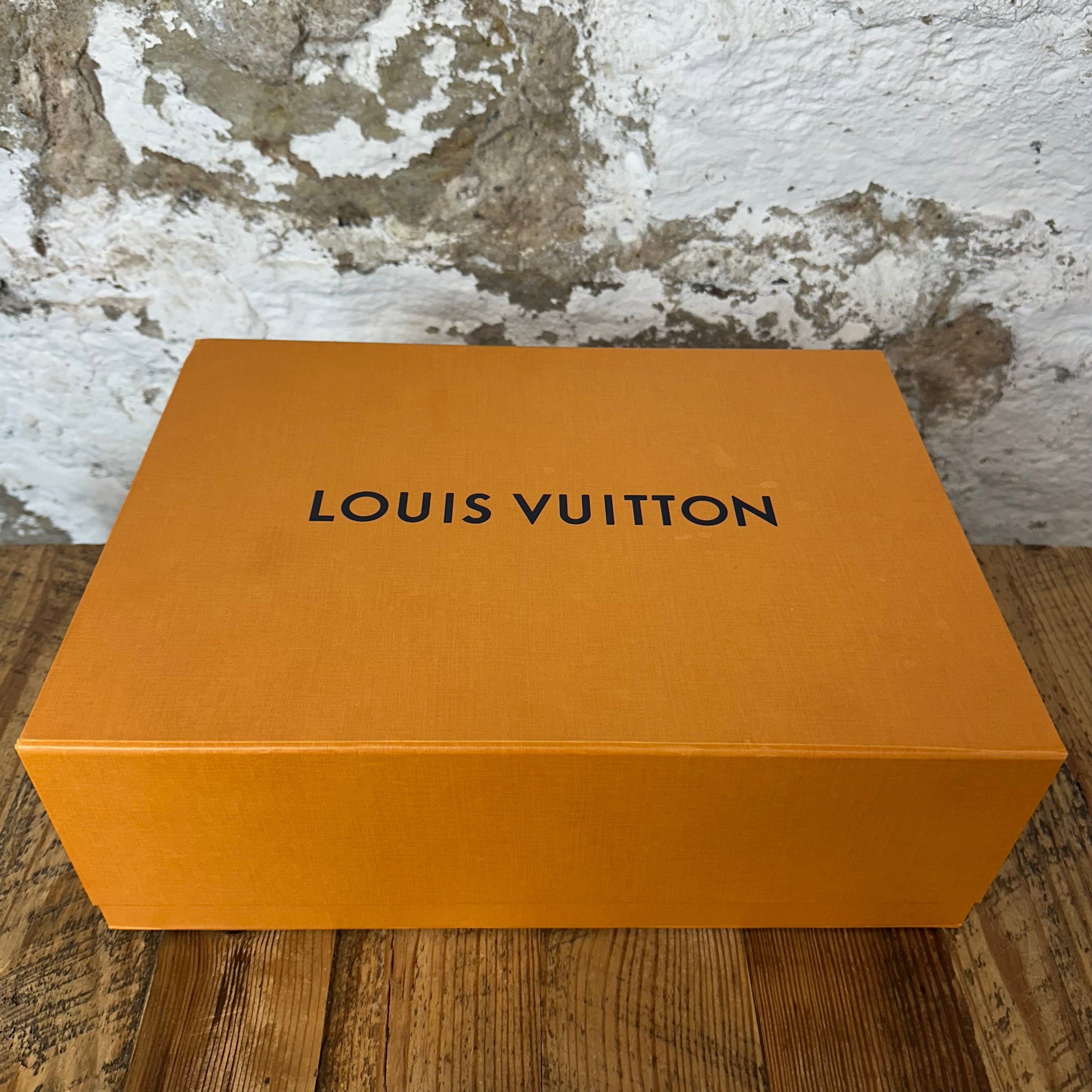 Louis Vuitton Louis Vuitton Grey Monogram Trainer Sneaker Sz 11 (9.5LV) Size US 11 / EU 44 - 8 Thumbnail