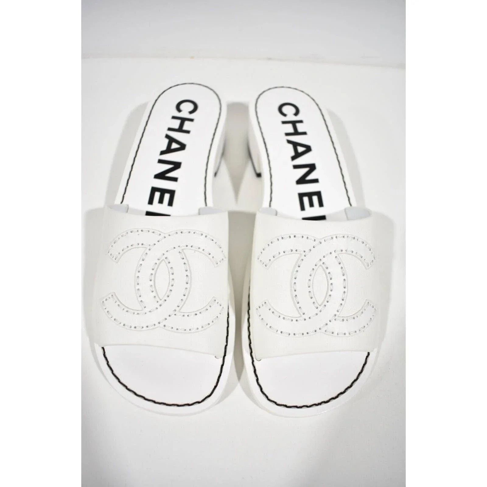 Chanel Chanel 22S White Calfskin Leather CC Logo Mules Slide Size US 10 / IT 40 - 2 Thumbnail
