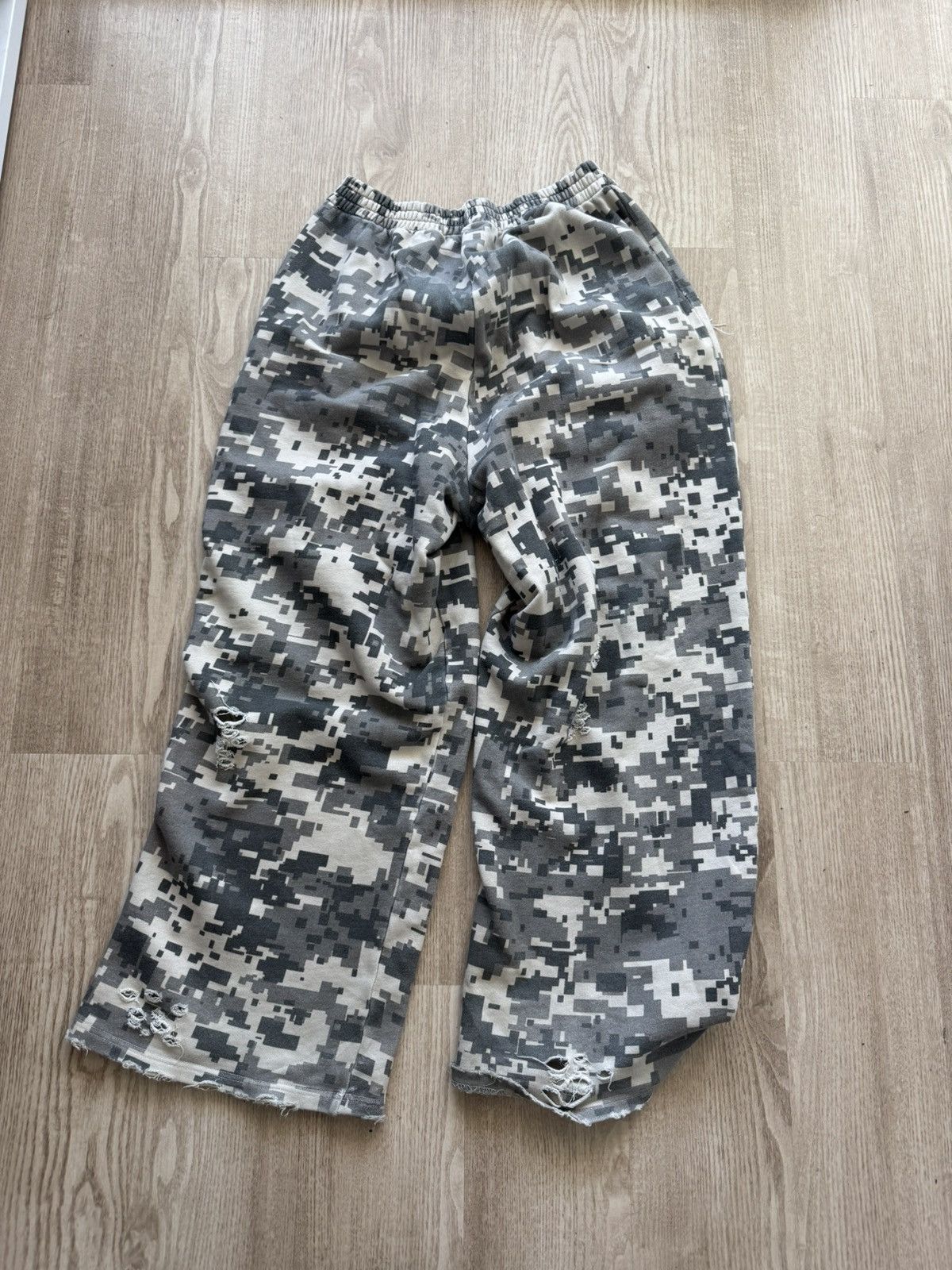 Other Digital Camo Distressed Sweatpants Size US 30 / EU 46 - 2 Thumbnail